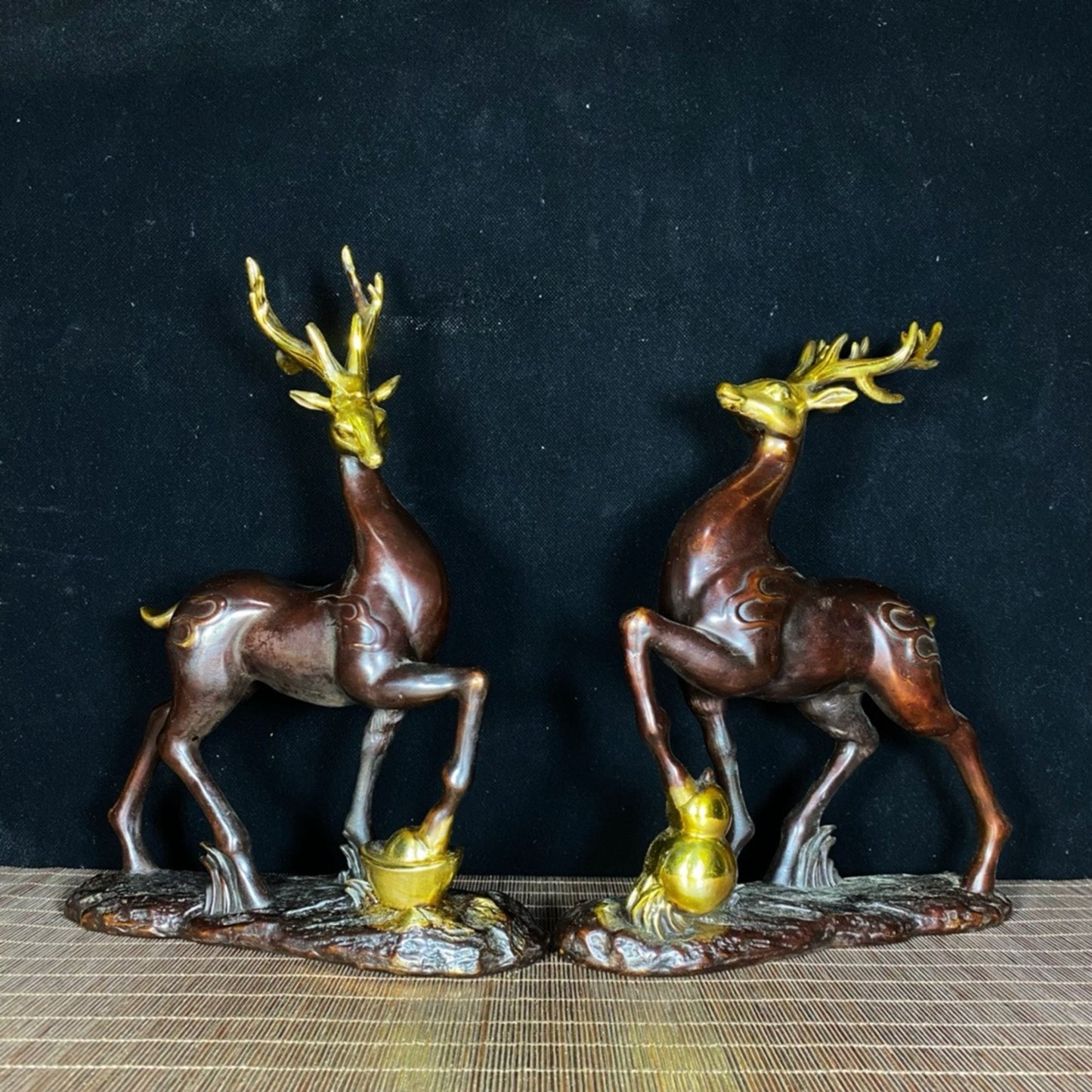 A pair of pure copper gilded gourd ingots and immortal deer