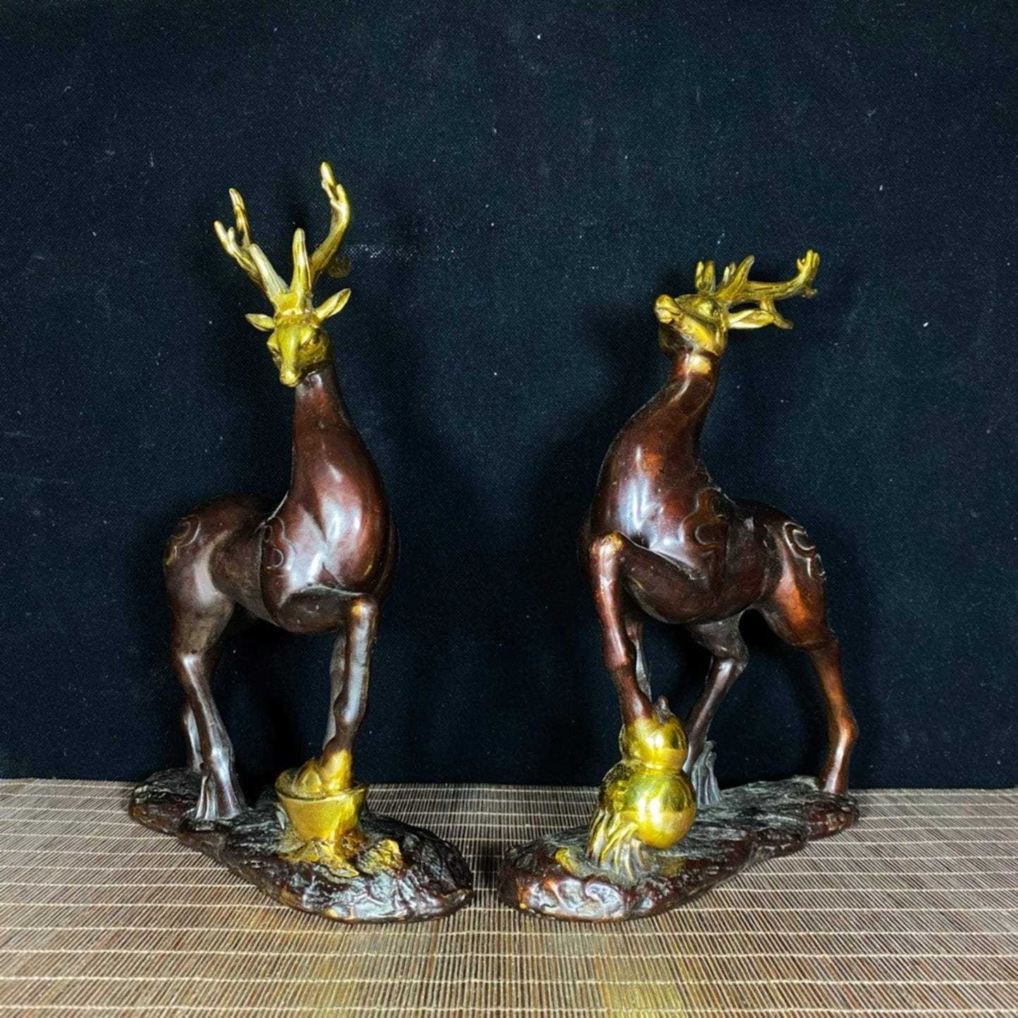 A pair of pure copper gilded gourd ingots and immortal deer