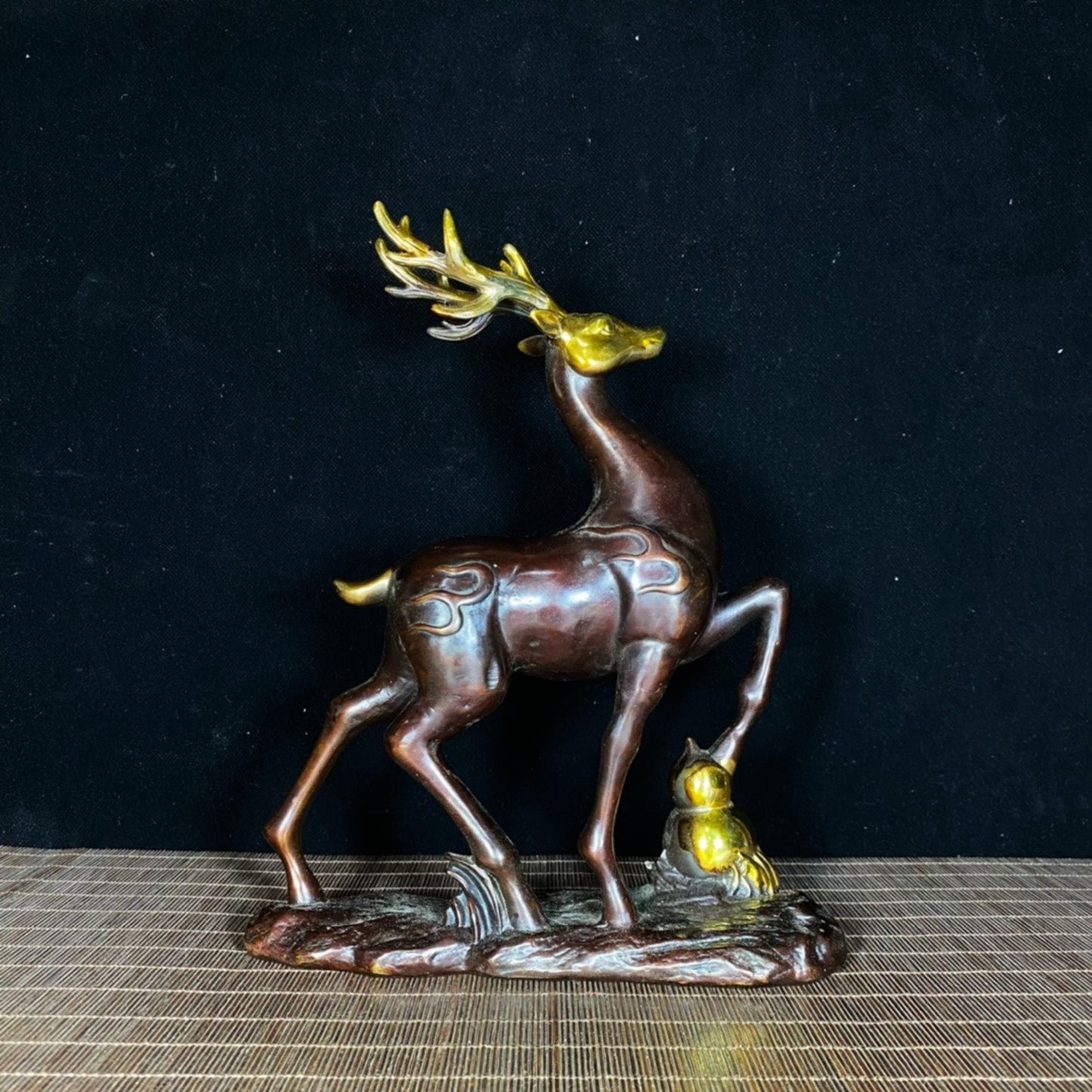 A pair of pure copper gilded gourd ingots and immortal deer