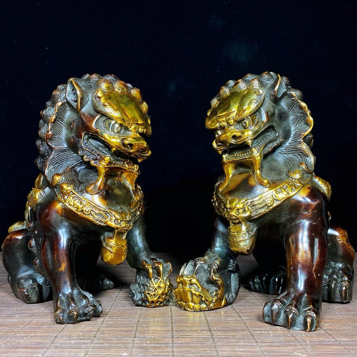 A pair of pure copper gilded lions