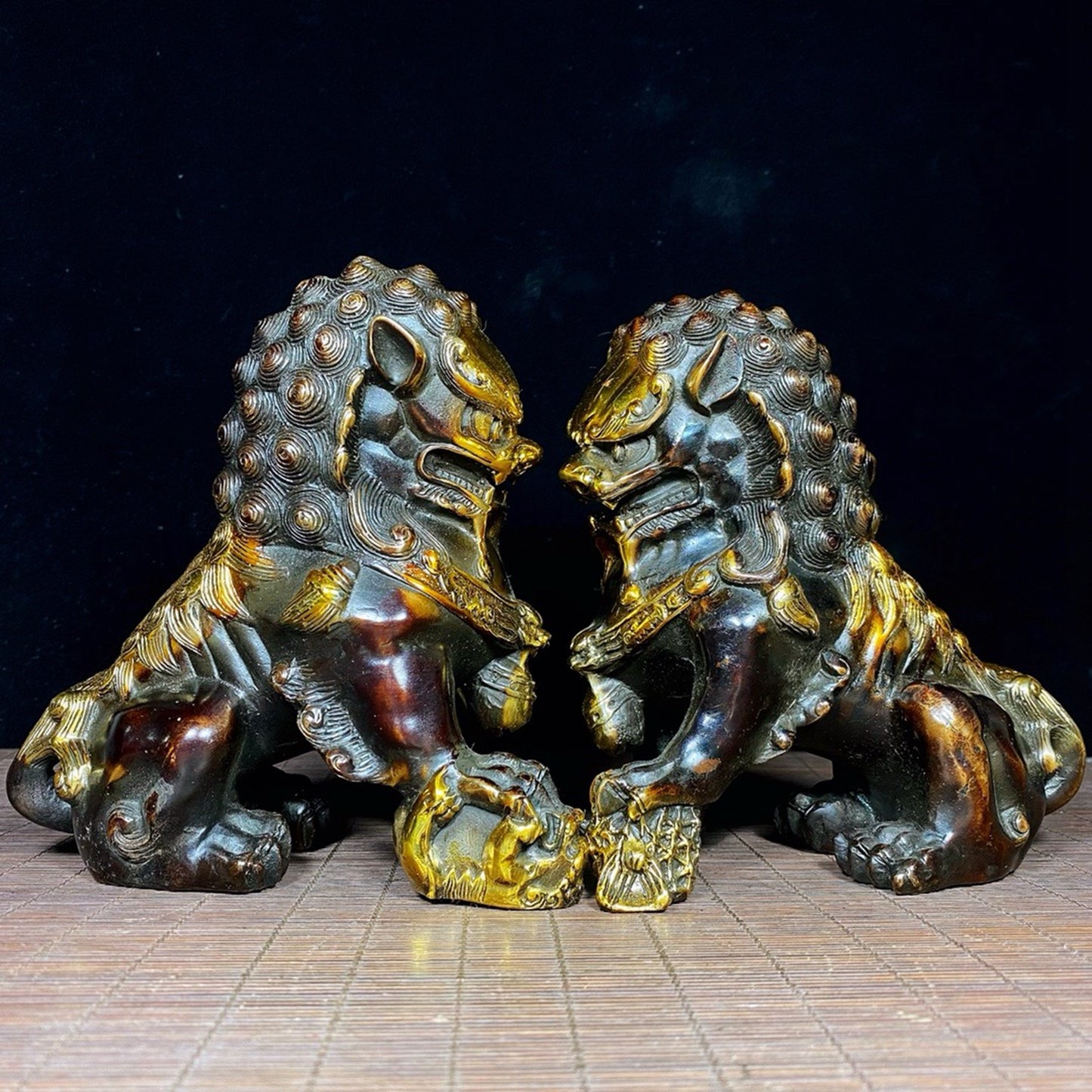 A pair of pure copper gilded lions