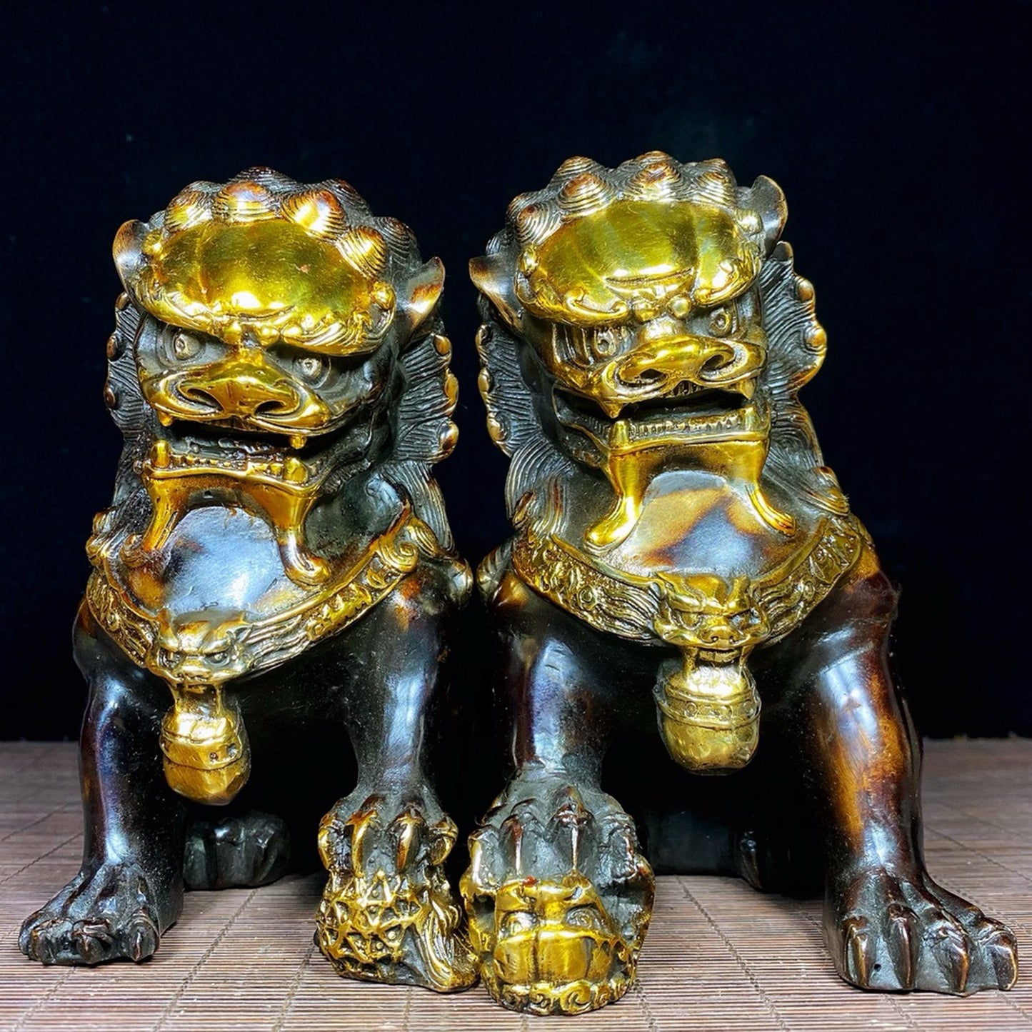 A pair of pure copper gilded lions