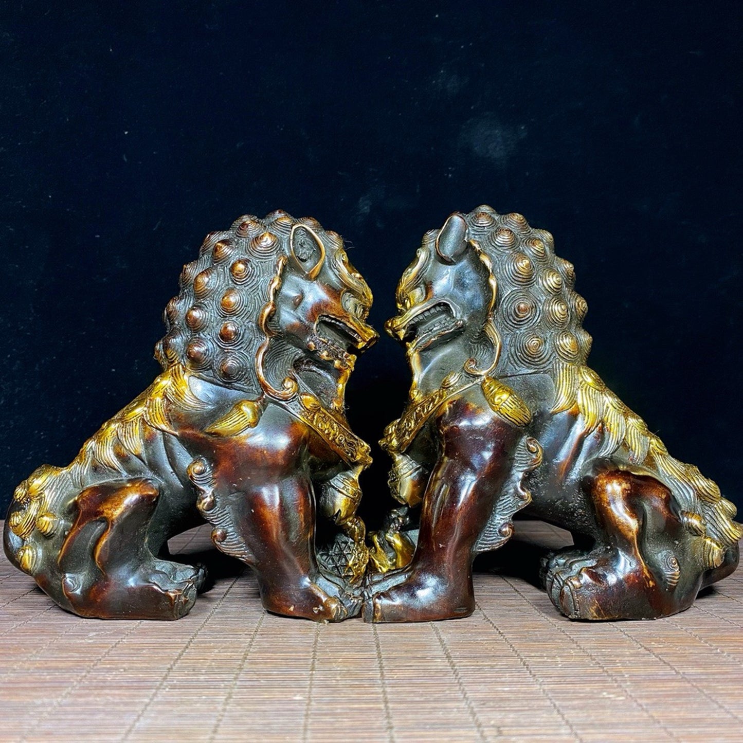 A pair of pure copper gilded lions