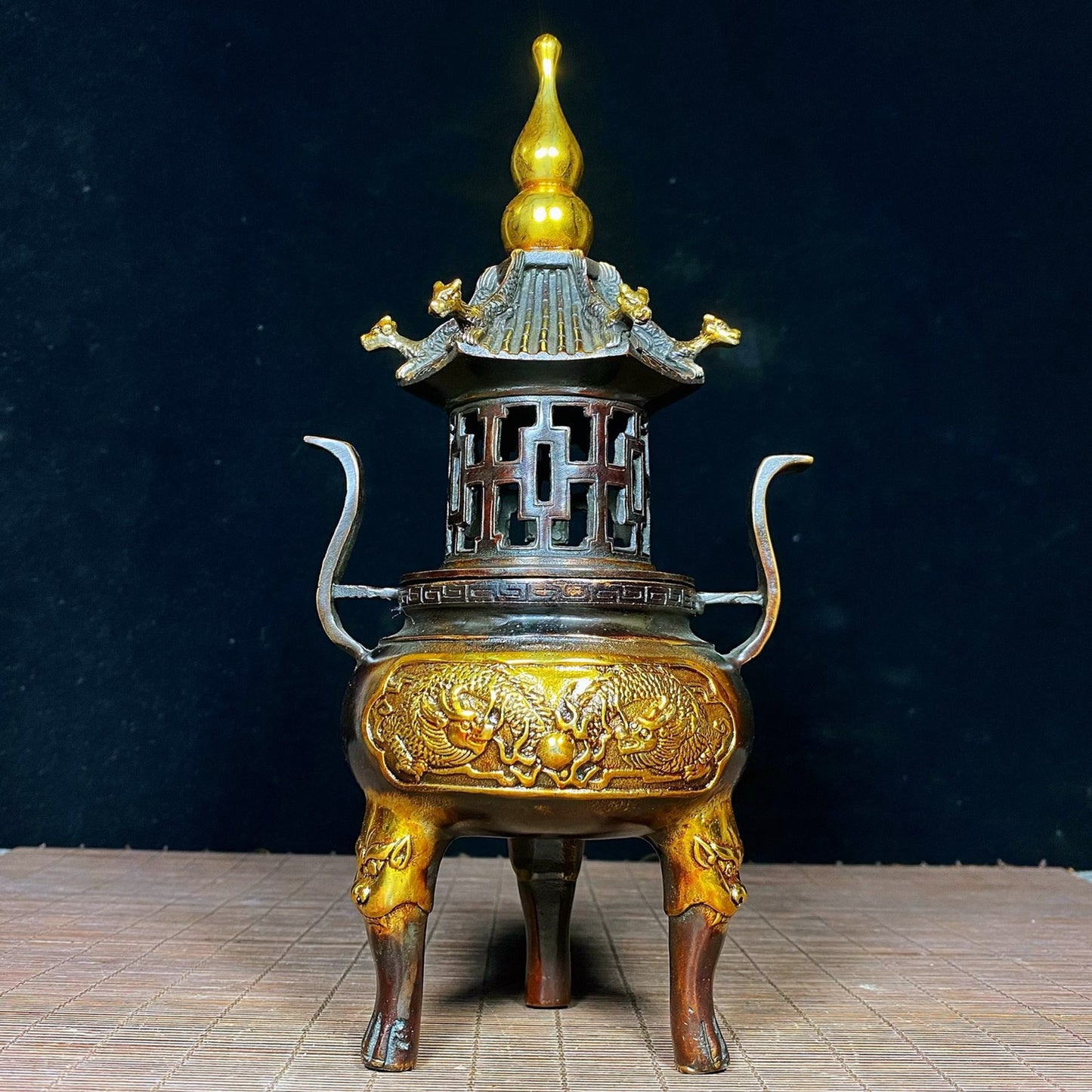 Pure copper dot gold double dragon pearl playing tower furnace