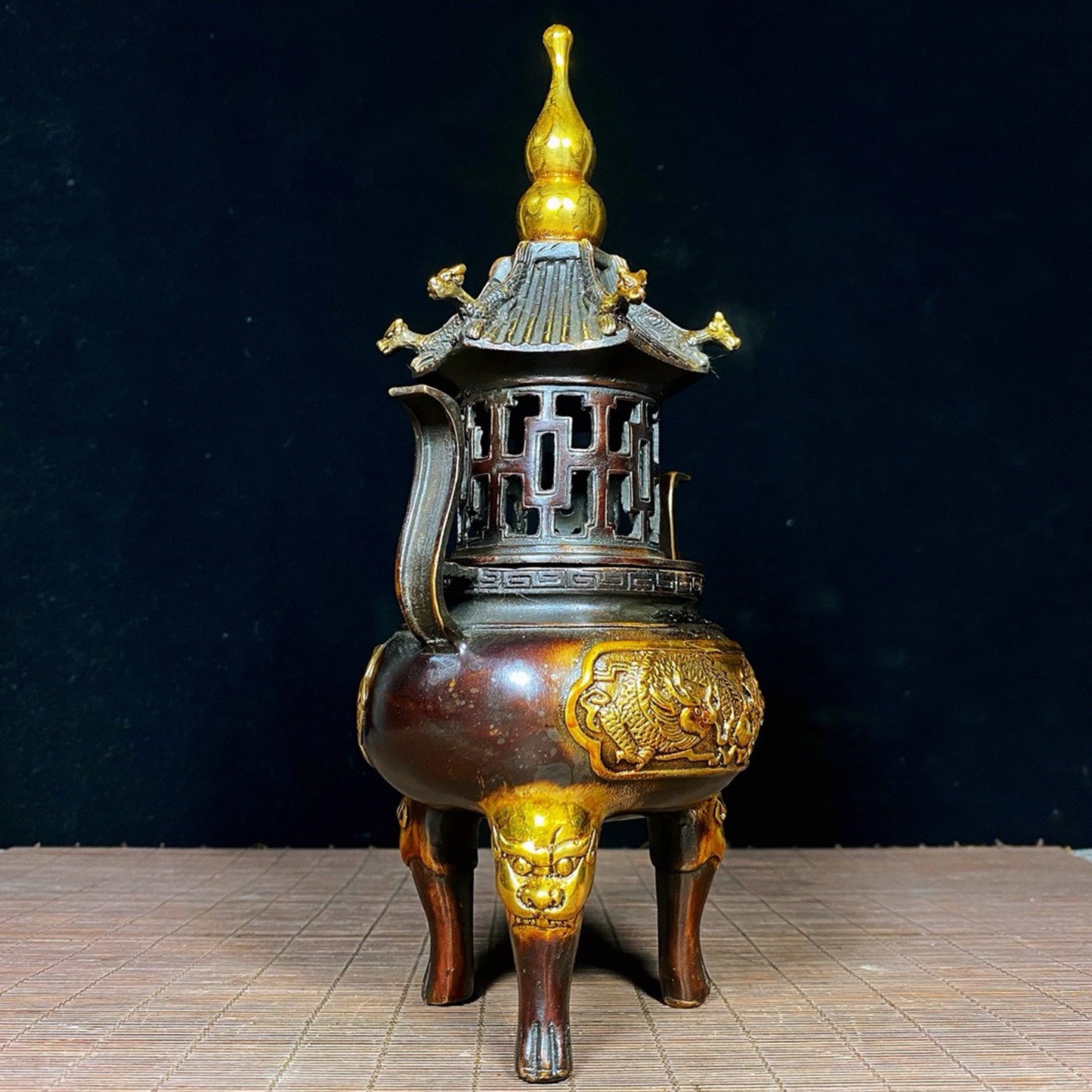 Pure copper dot gold double dragon pearl playing tower furnace