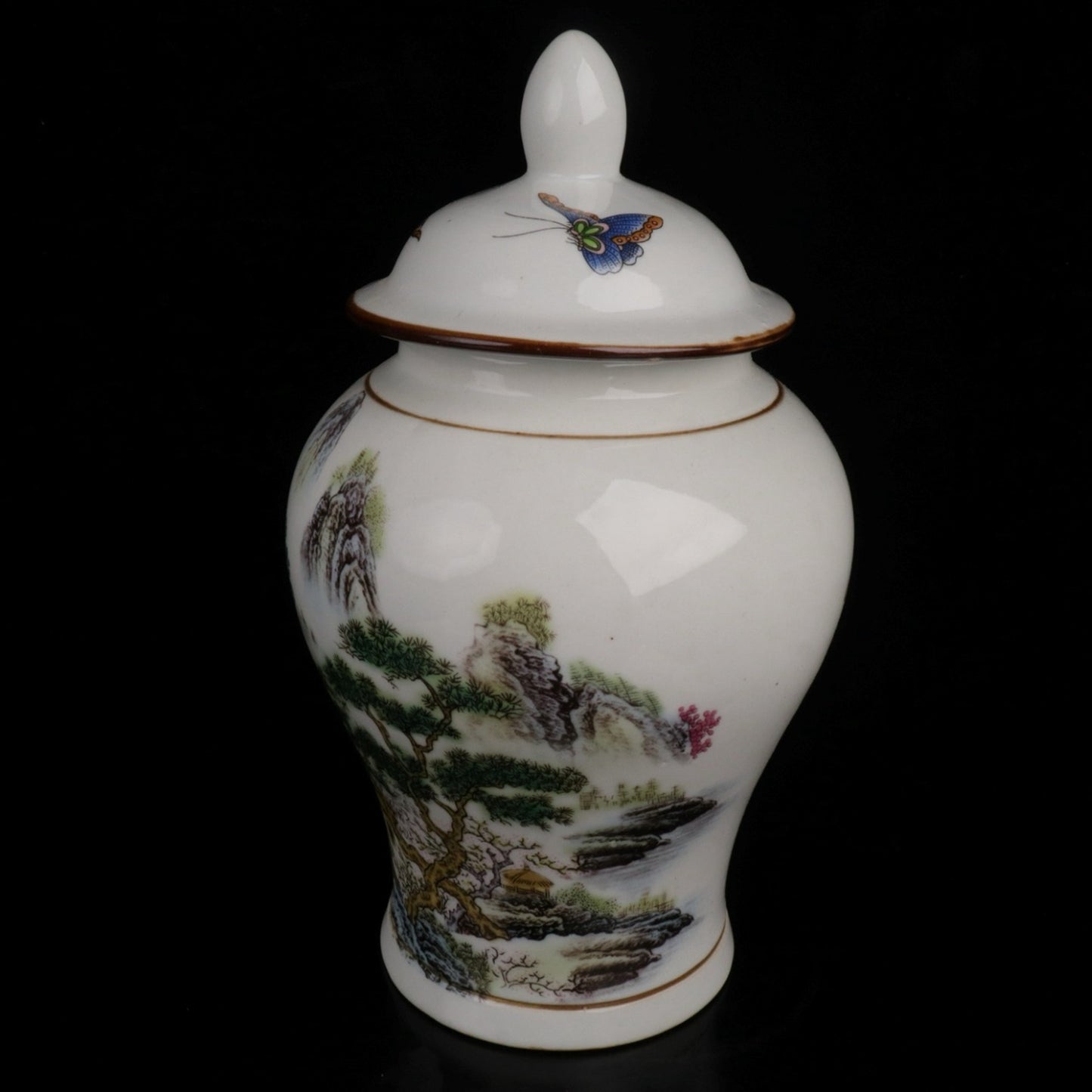 Blue and white tranquil and far-reaching patterned general jar