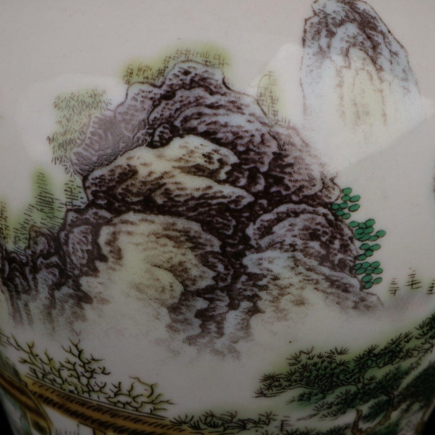 Blue and white tranquil and far-reaching patterned general jar