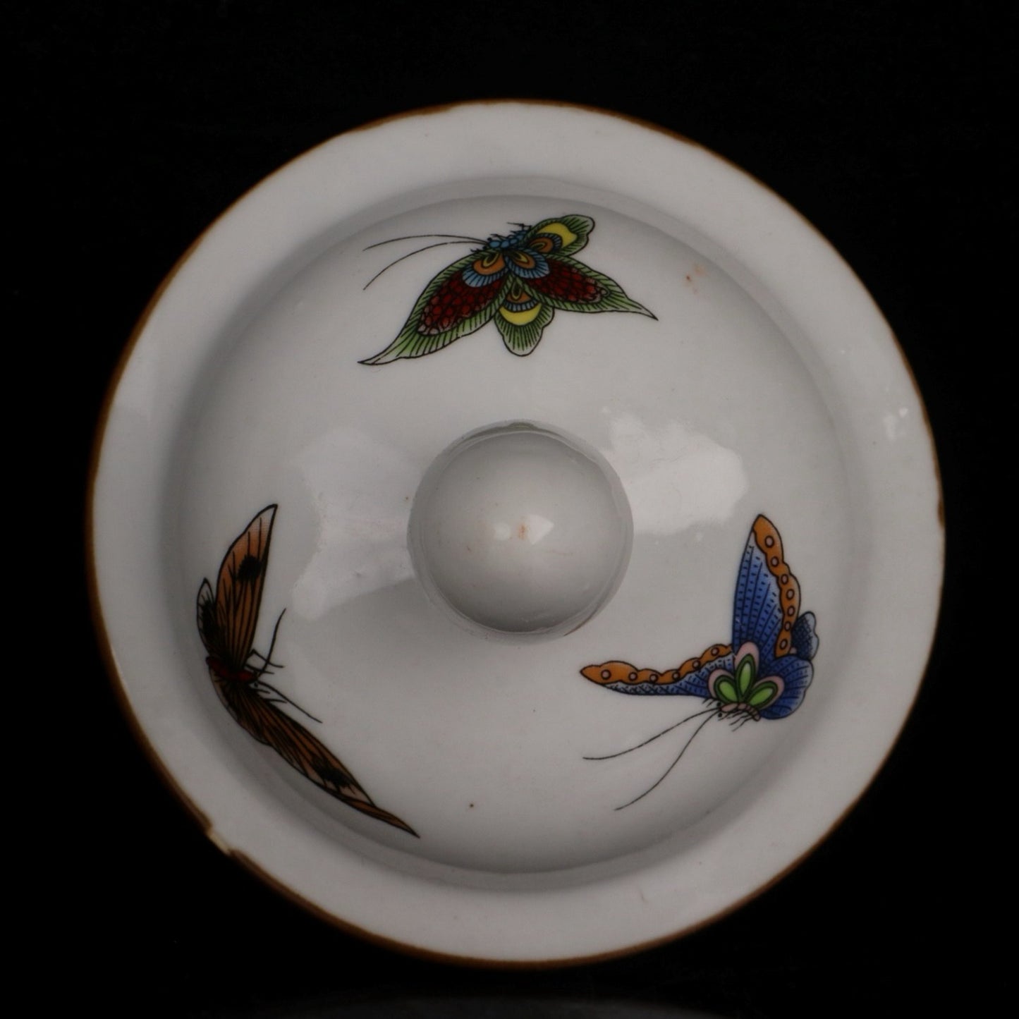 Blue and white tranquil and far-reaching patterned general jar