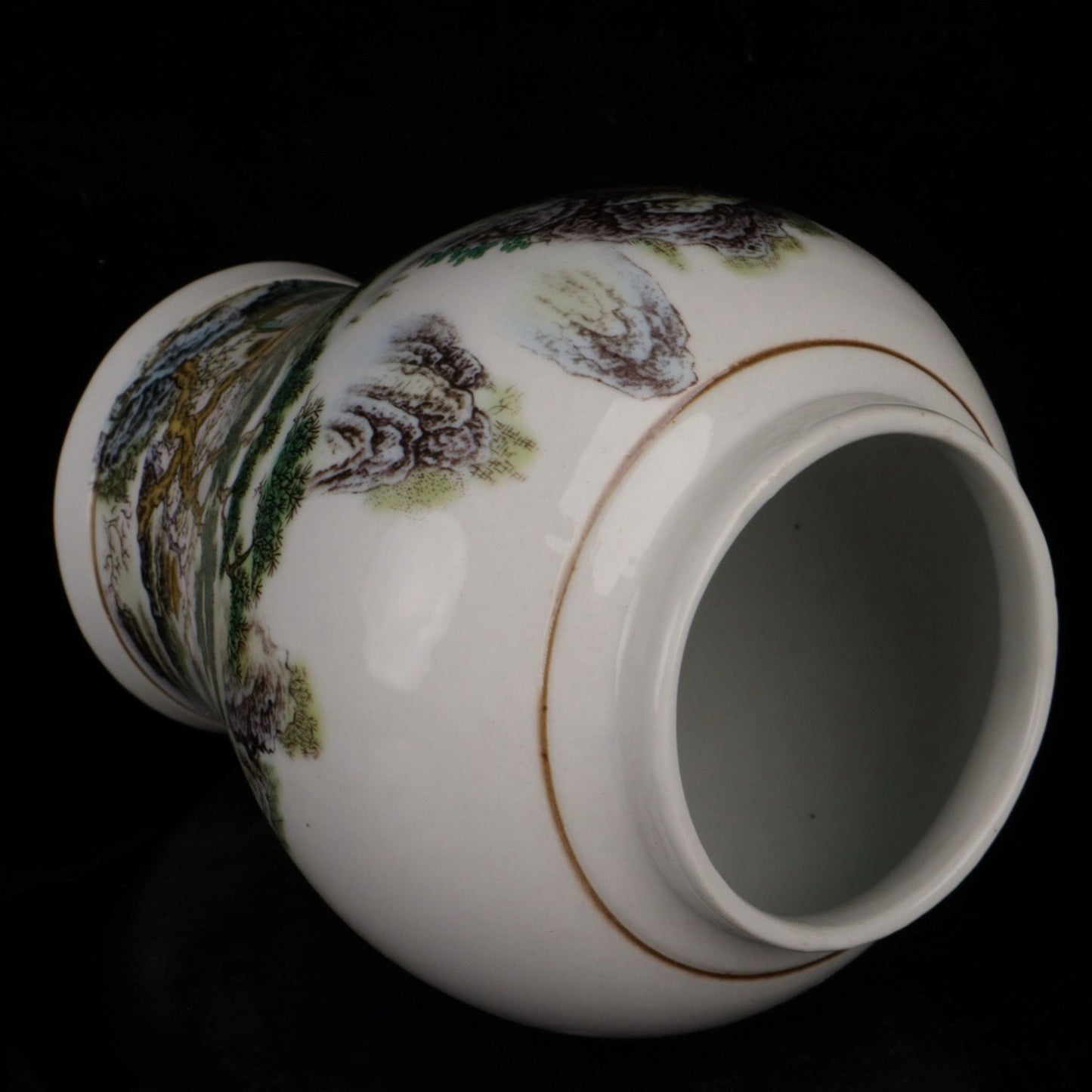 Blue and white tranquil and far-reaching patterned general jar