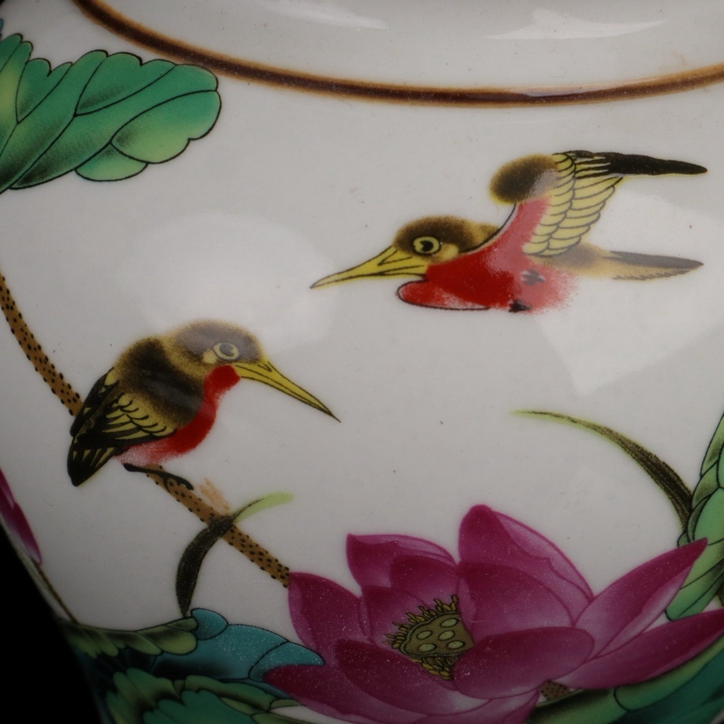 Blue and White Home and Wanshixing Pattern General Jar