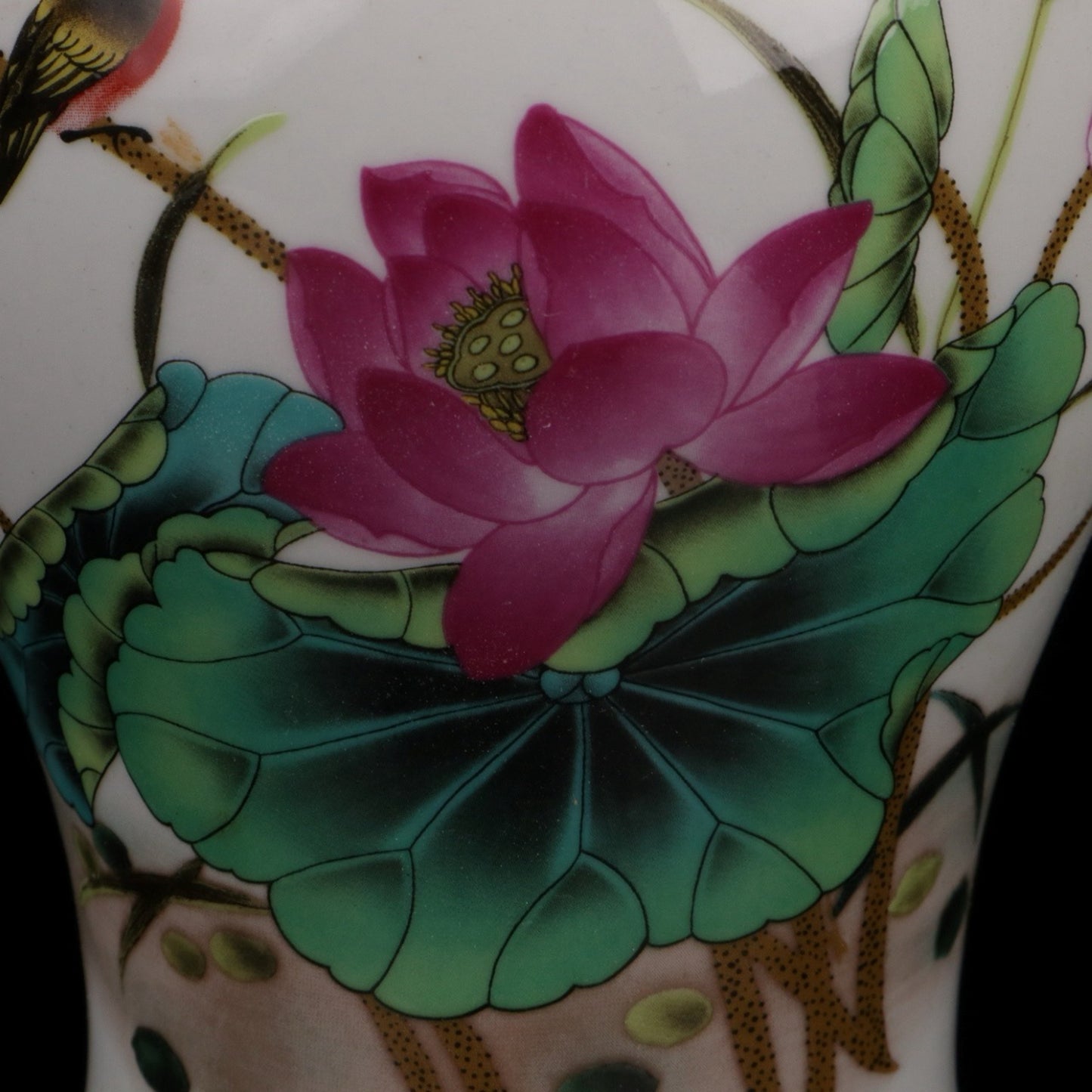 Blue and White Home and Wanshixing Pattern General Jar