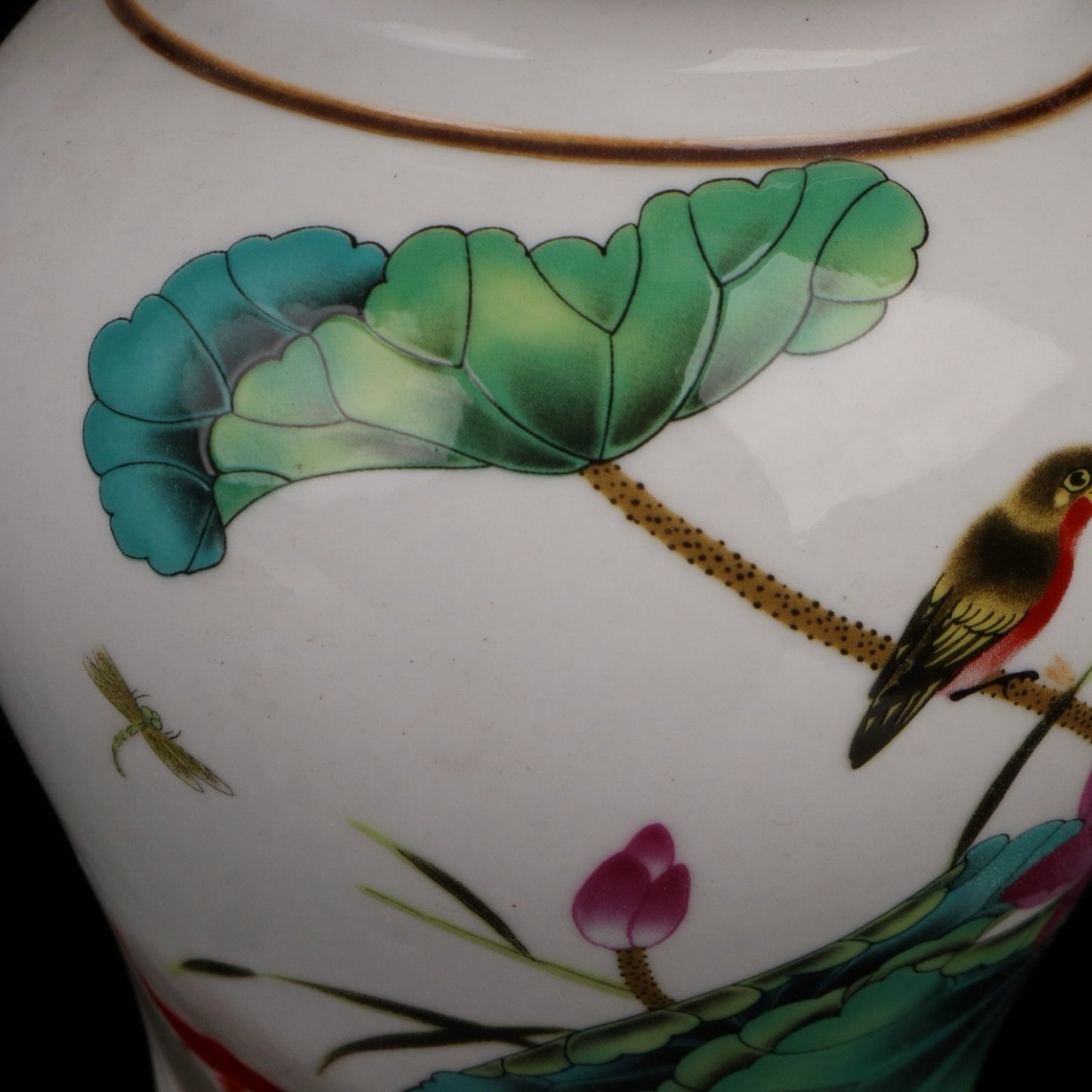 Blue and White Home and Wanshixing Pattern General Jar