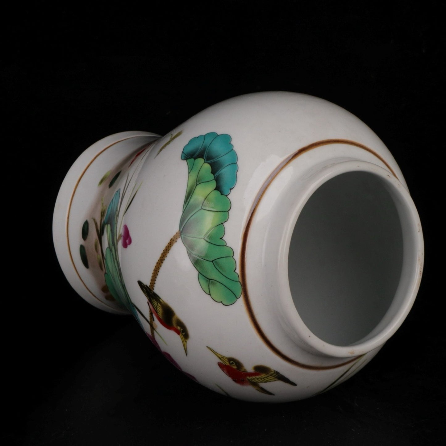 Blue and White Home and Wanshixing Pattern General Jar