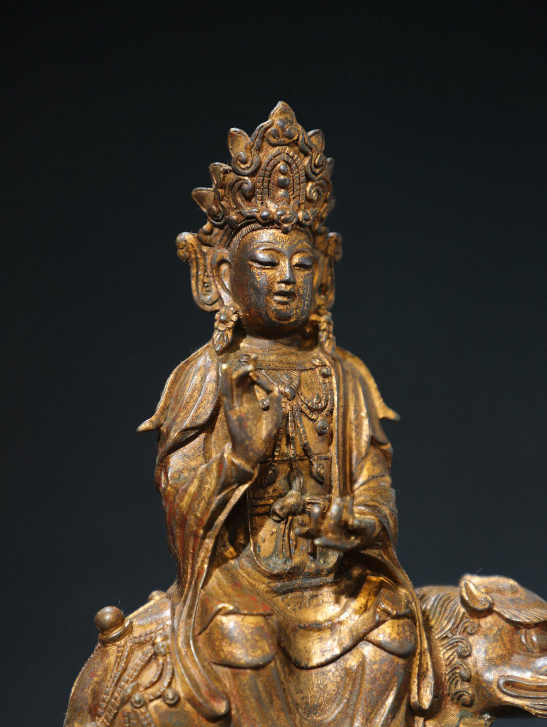 Bronze mud gold [Beast Riding Guanyin] Buddha statue