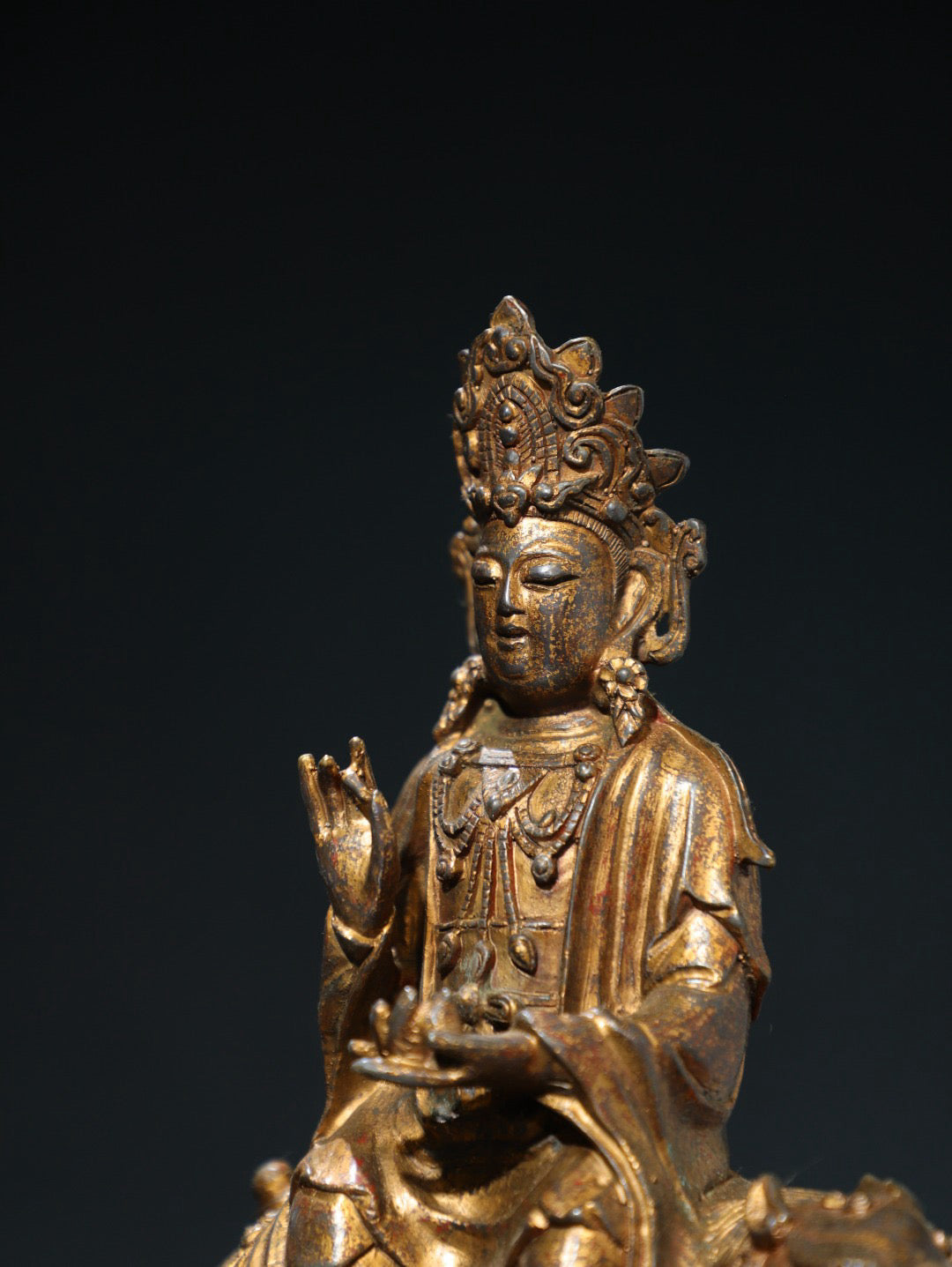 Bronze mud gold [Beast Riding Guanyin] Buddha statue