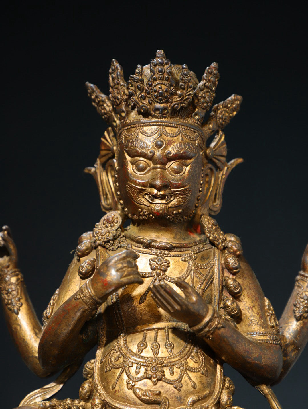 Bronze mud and gold [Mahogala] Buddha statue