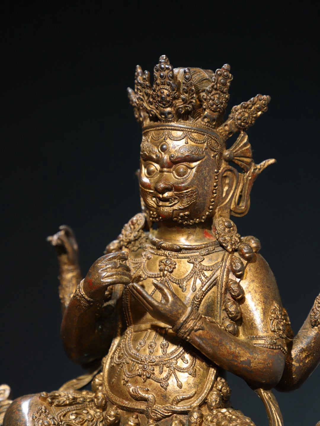 Bronze mud and gold [Mahogala] Buddha statue