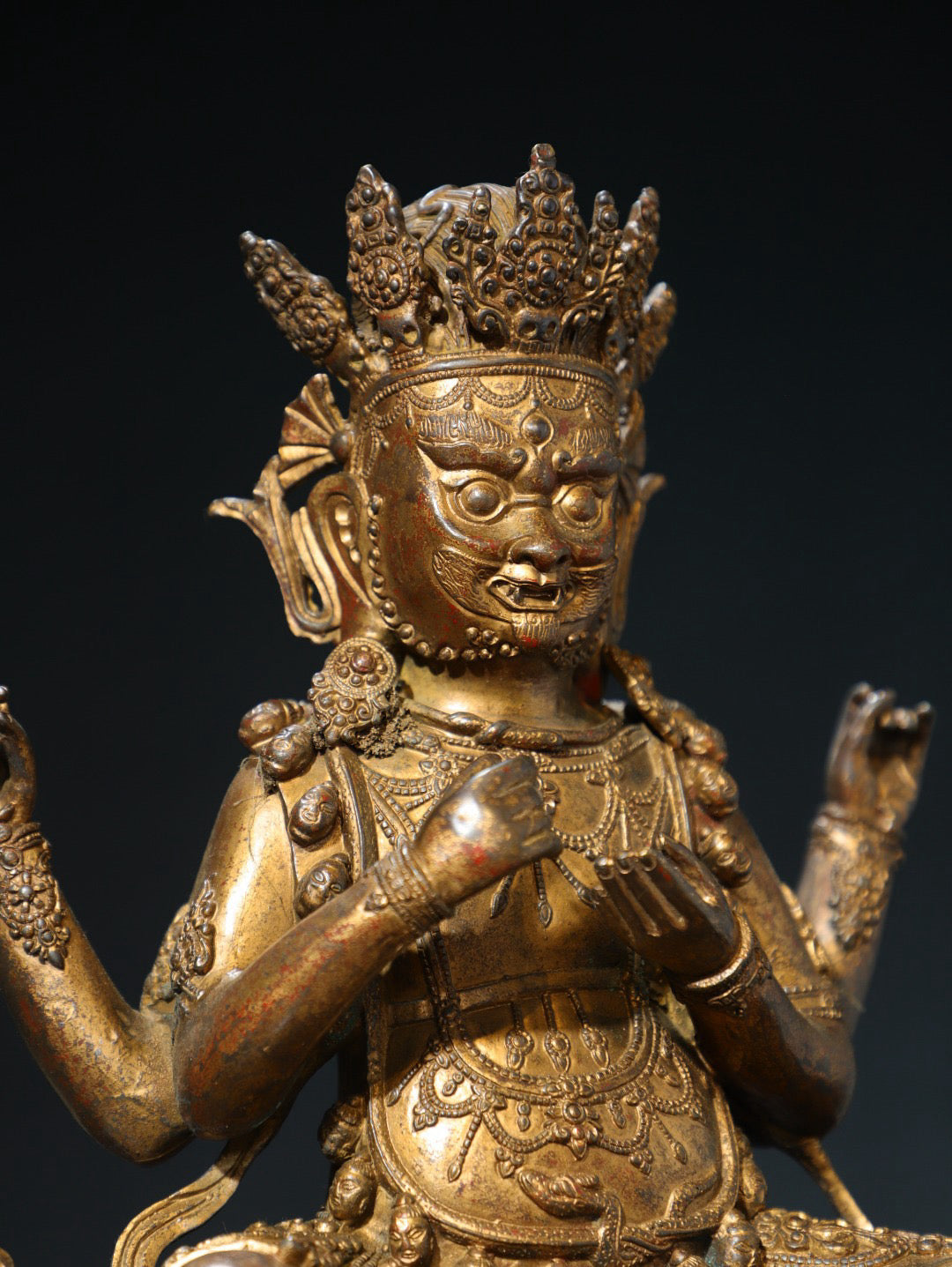 Bronze mud and gold [Mahogala] Buddha statue