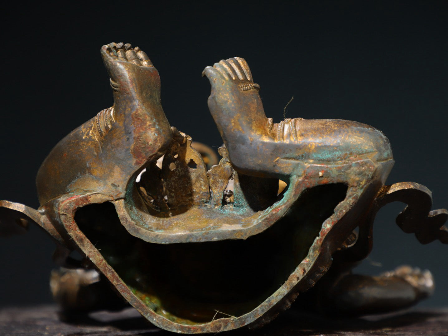 Bronze mud and gold [Mahogala] Buddha statue