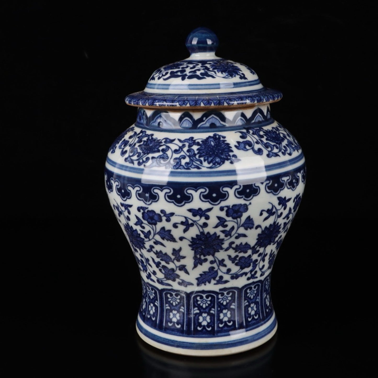 Blue and white intertwined lotus patterned general jar