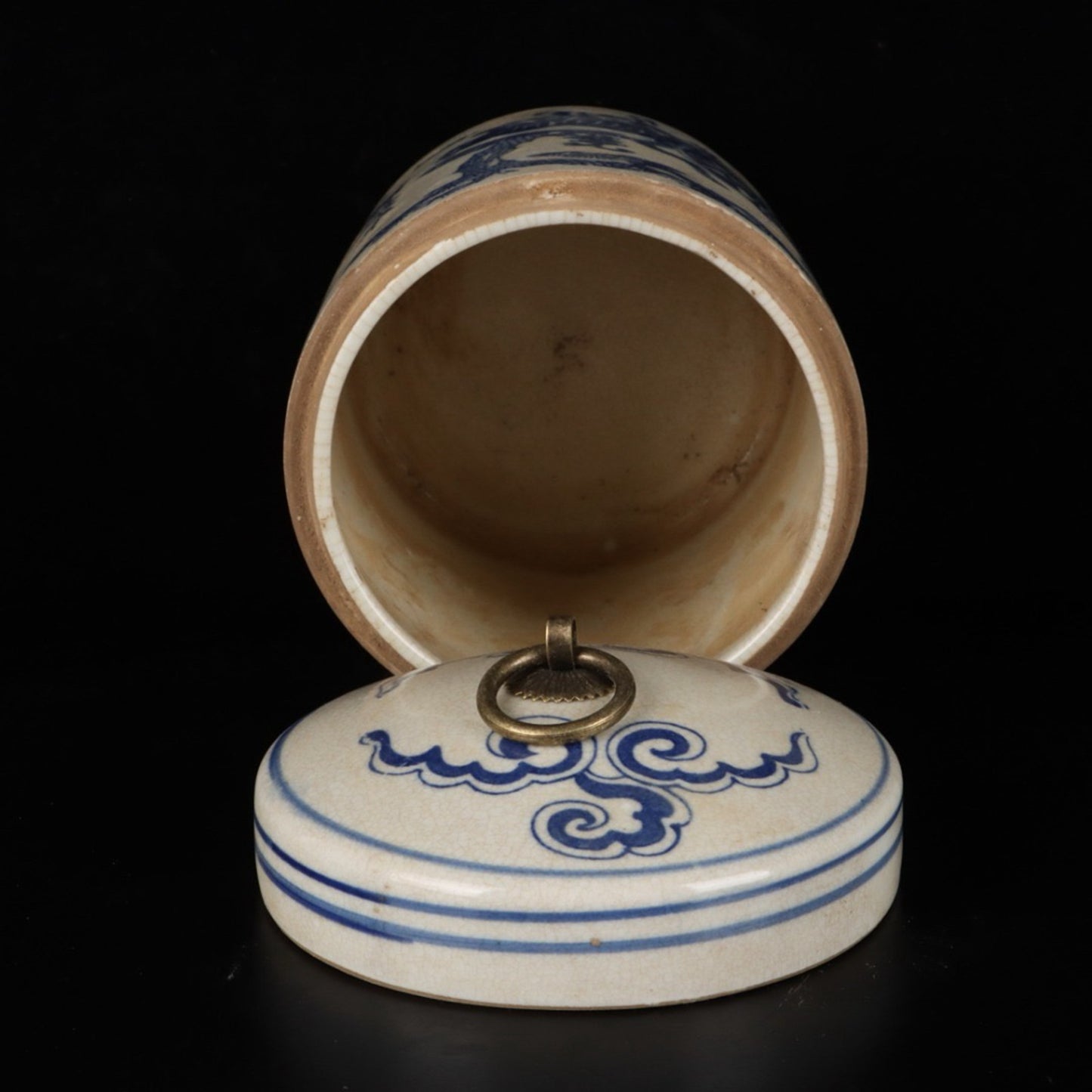 Blue and white tea jar with a pattern of Guigu Mountain and Guigu Mountain