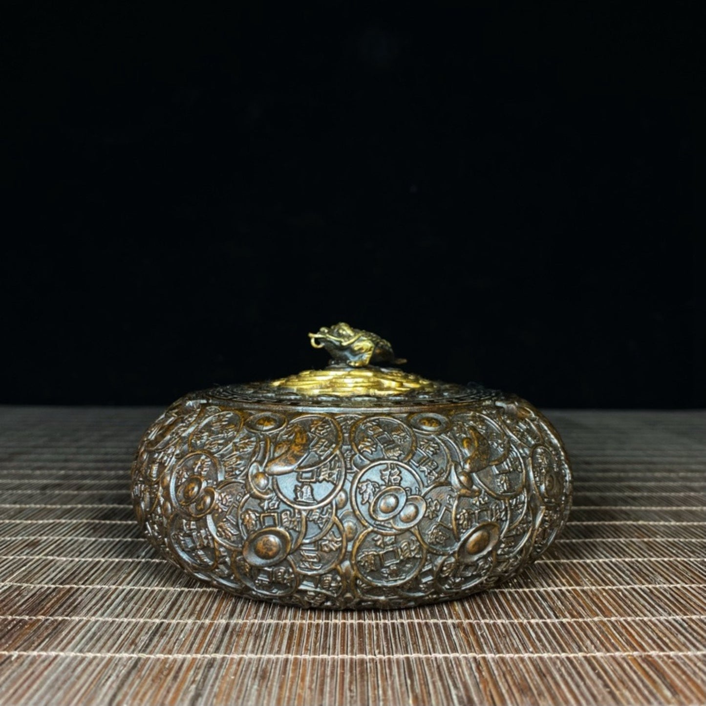 Pure copper golden toad relief ashtray