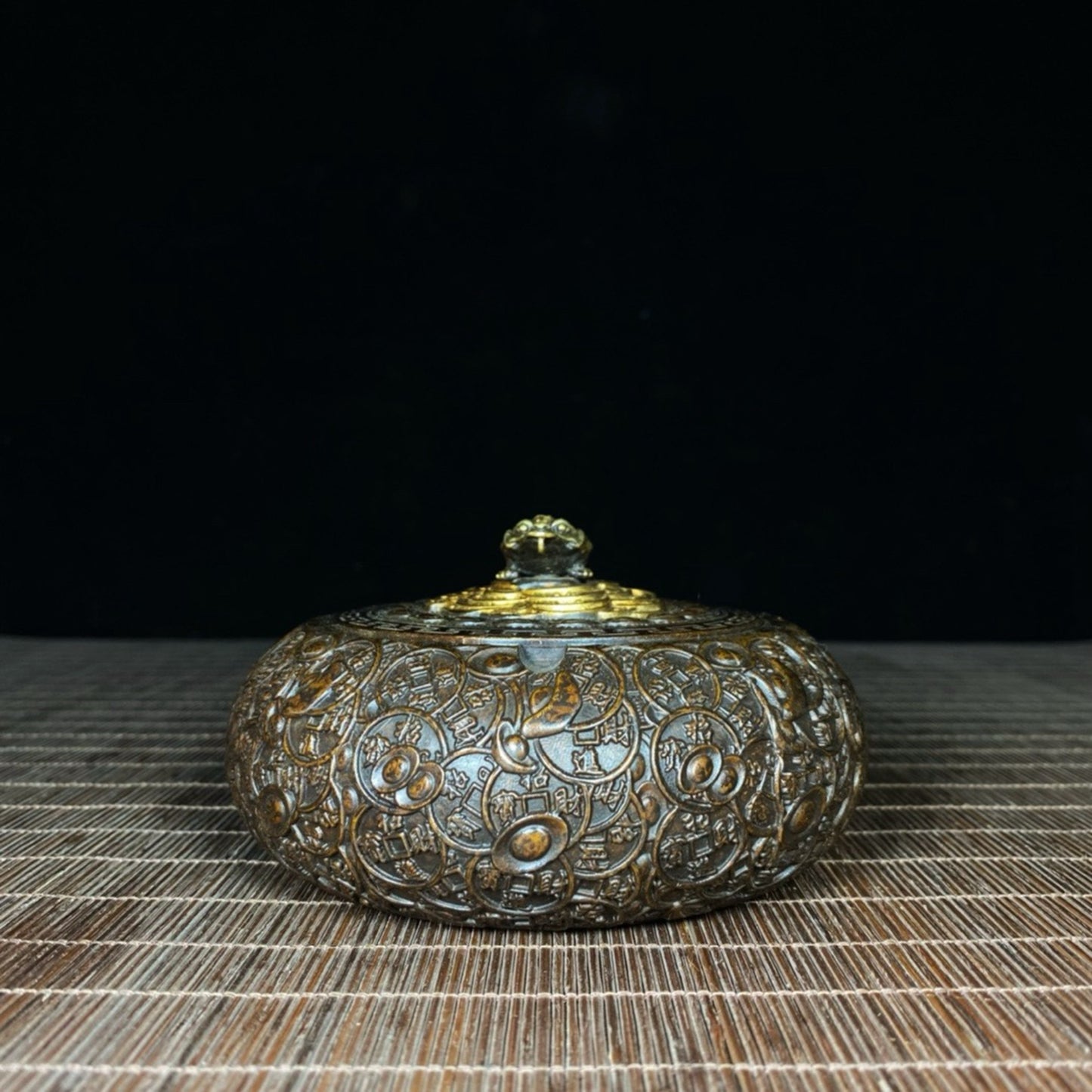 Pure copper golden toad relief ashtray