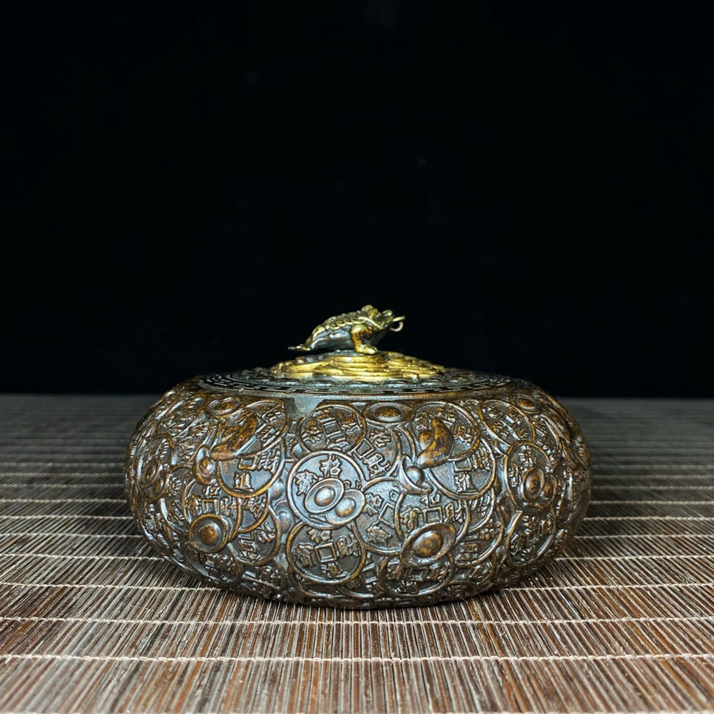 Pure copper golden toad relief ashtray