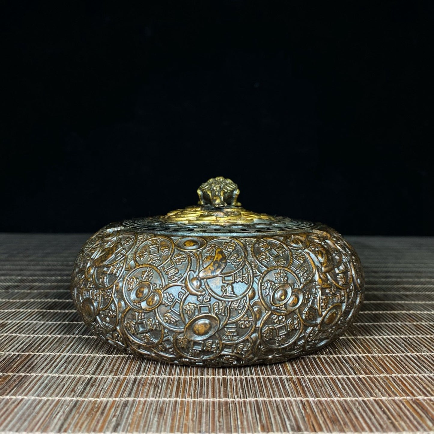 Pure copper golden toad relief ashtray
