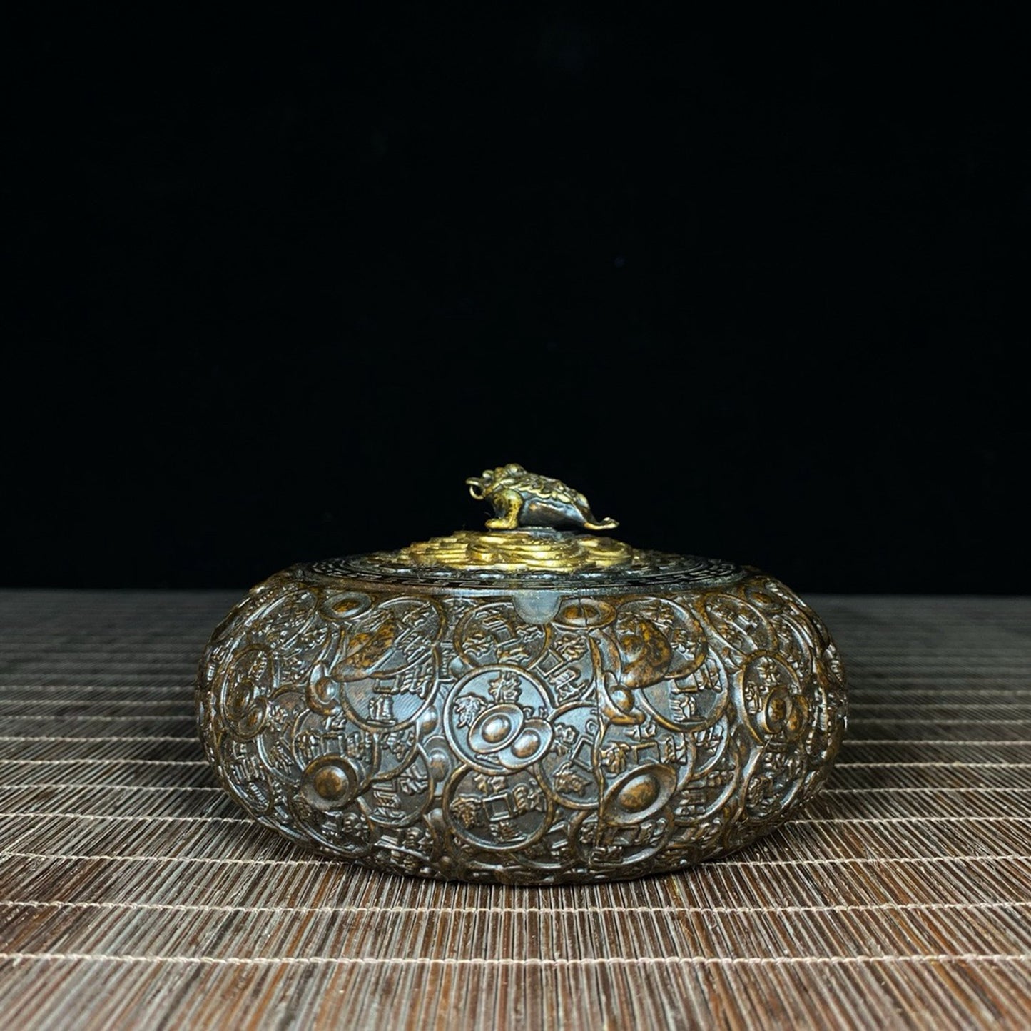 Pure copper golden toad relief ashtray