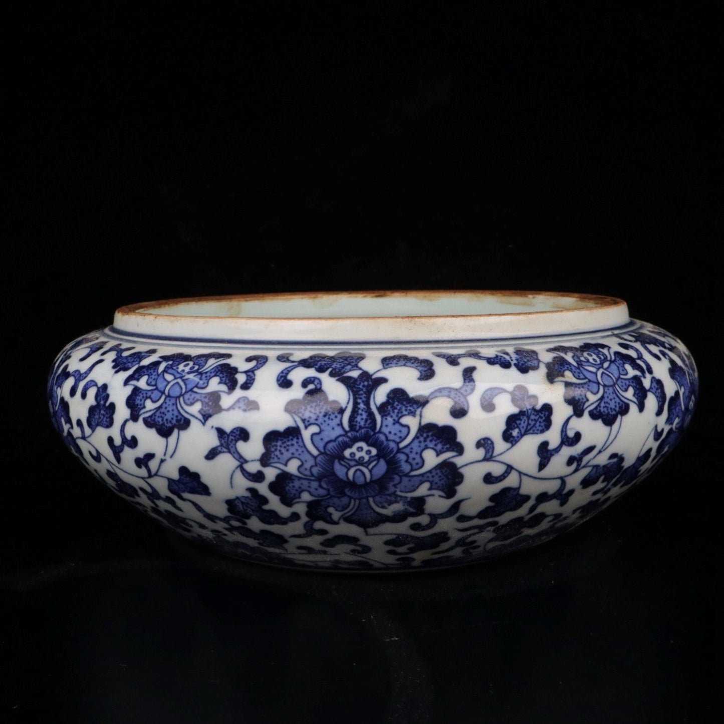 Blue and white entangled branches and lotus patterned tea cake lid jar