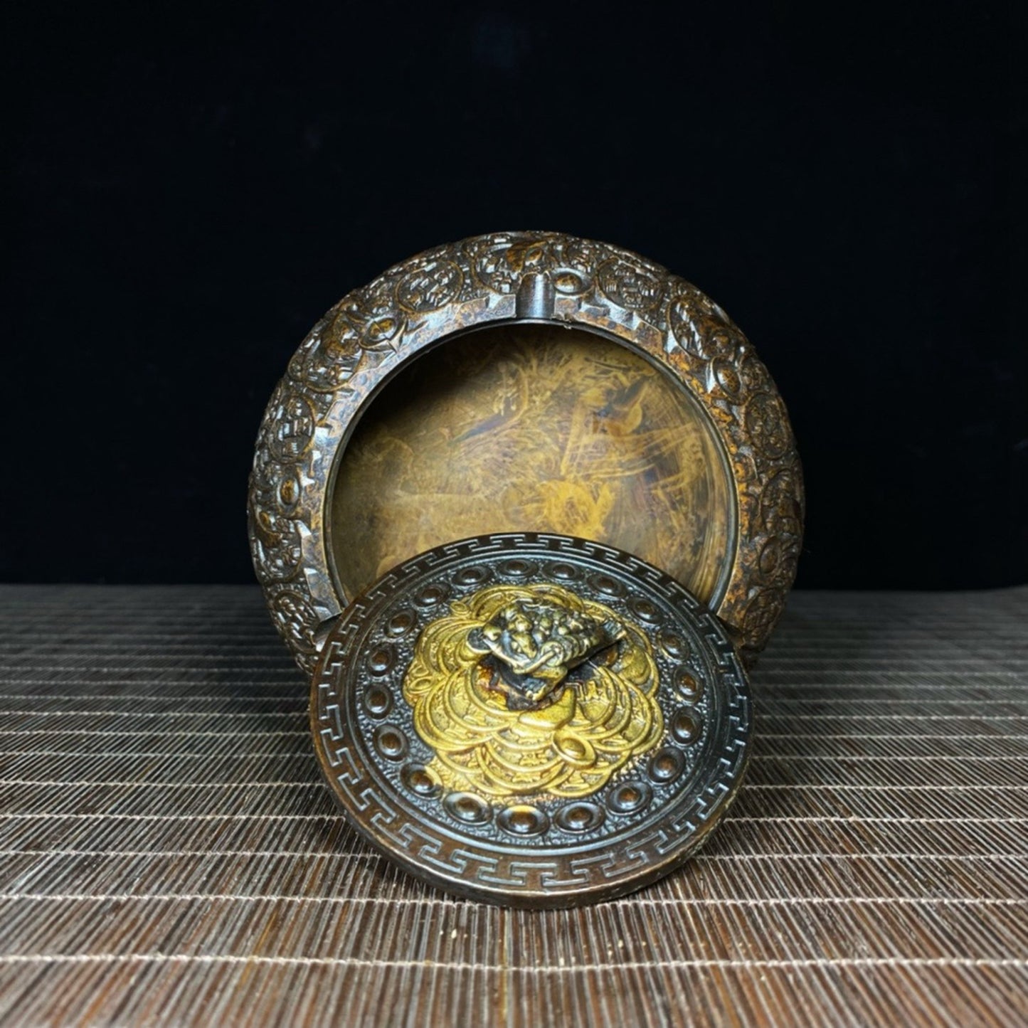 Pure copper golden toad relief ashtray