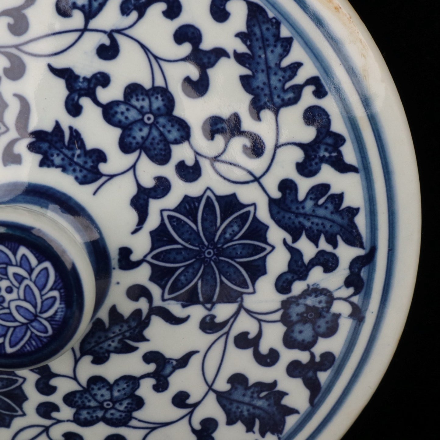 Blue and white entangled branches and lotus patterned tea cake lid jar