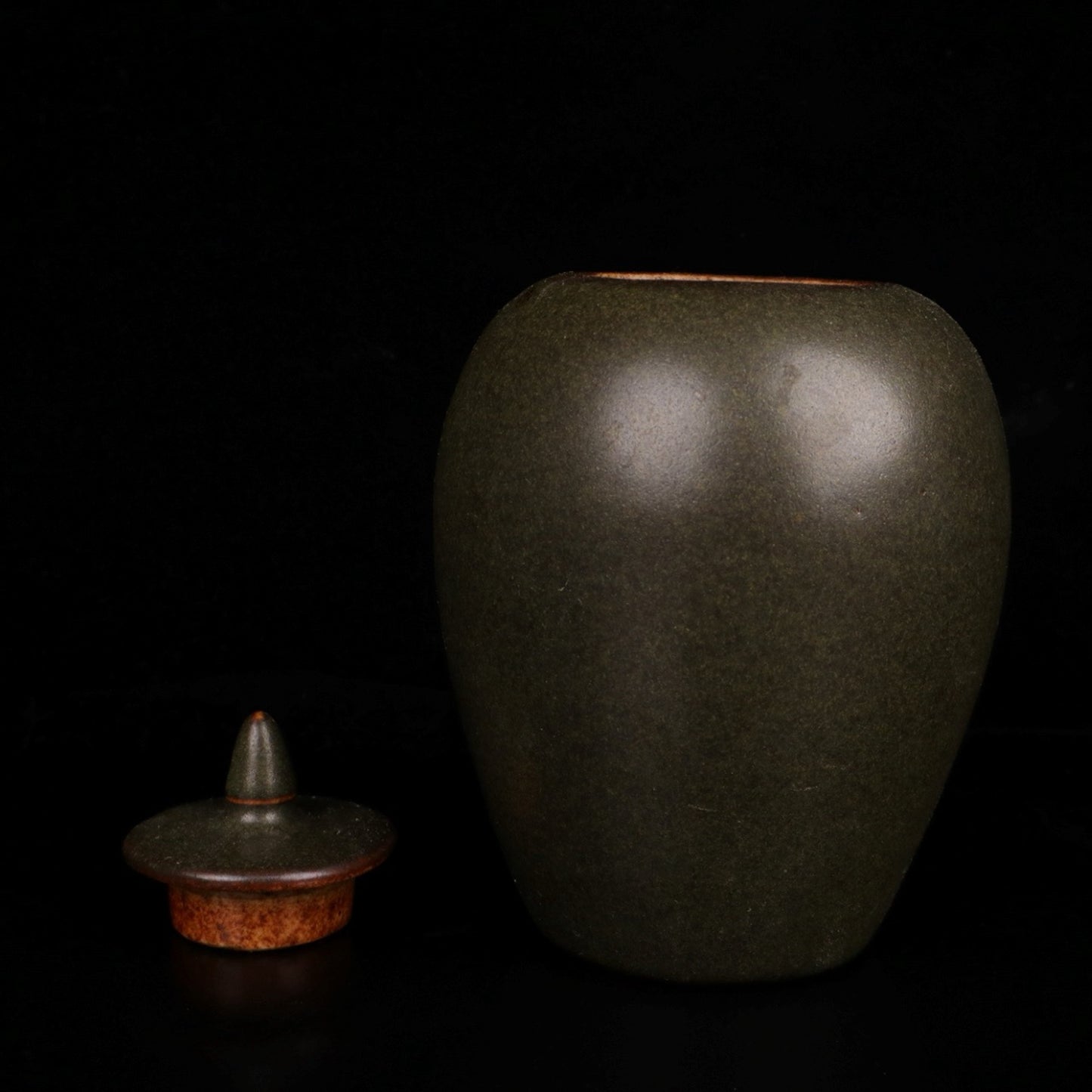 Tea powder glazed small winter melon jar