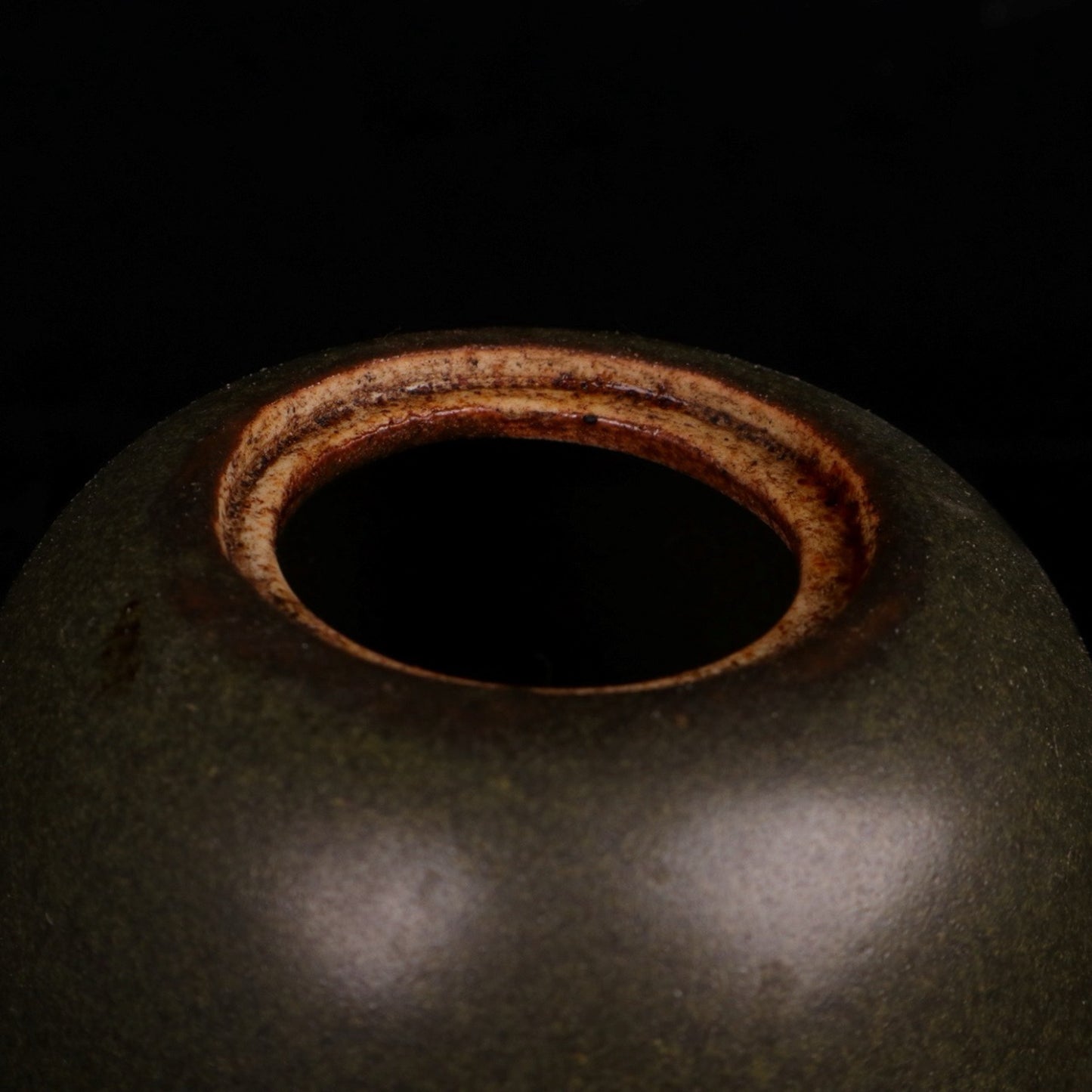 Tea powder glazed small winter melon jar