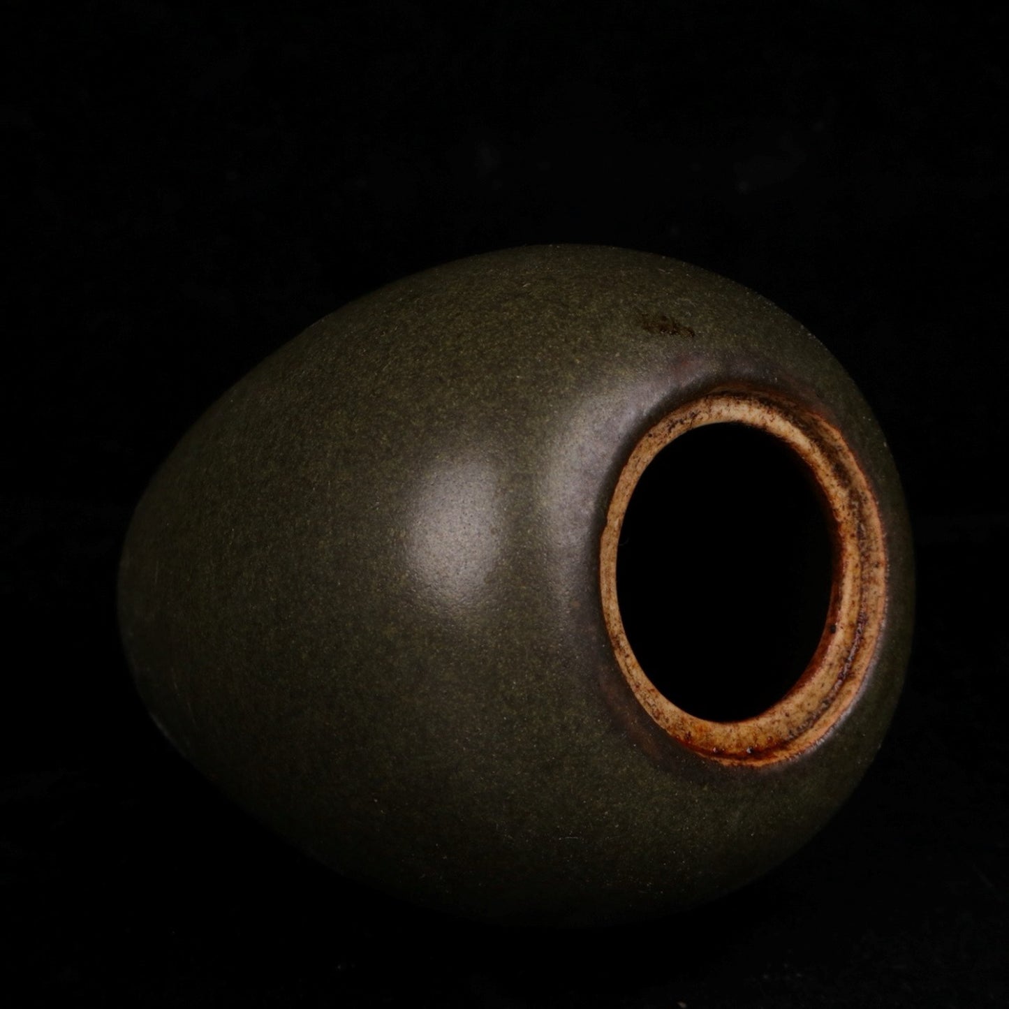 Tea powder glazed small winter melon jar