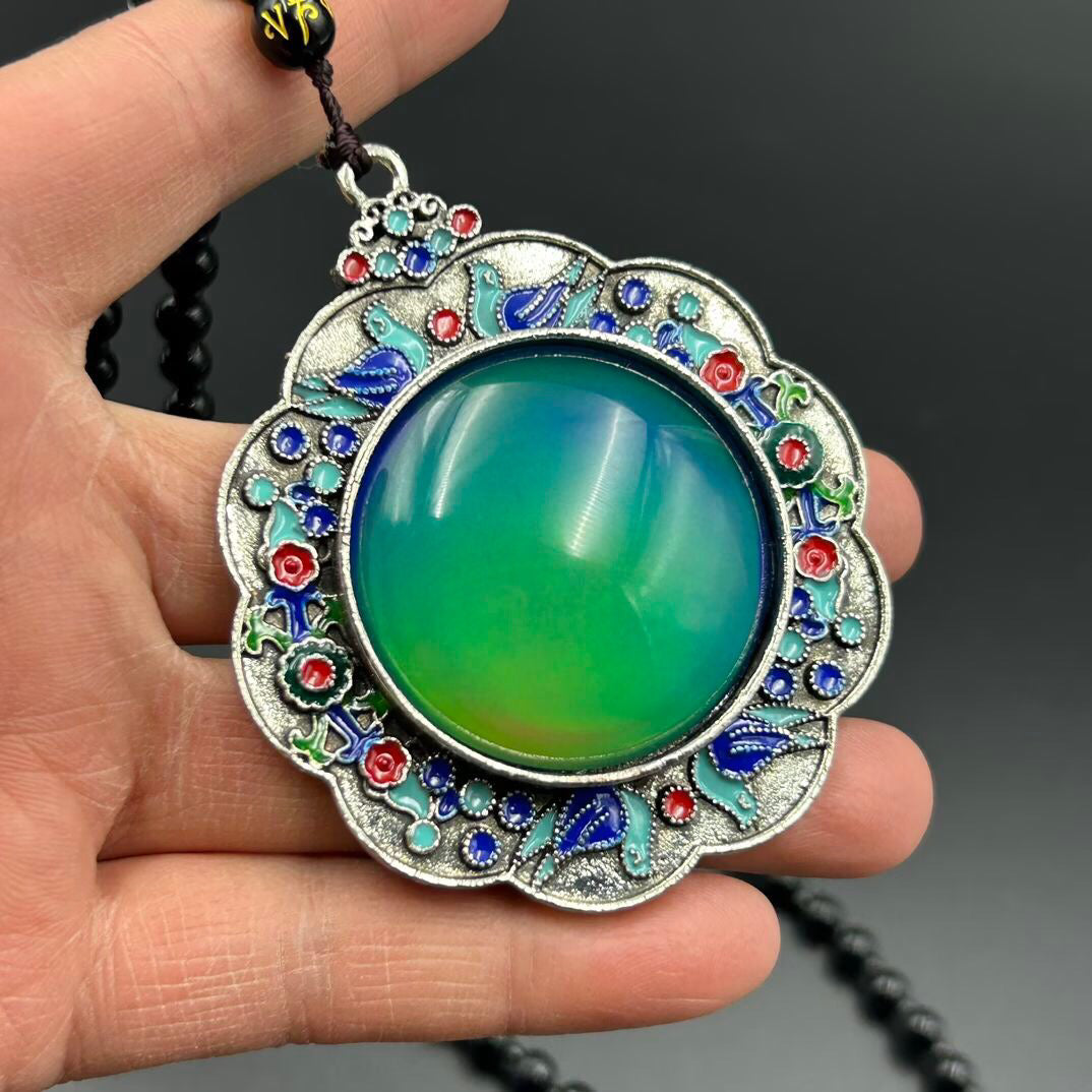 Chinese antique copper temperature sensitive color changing pendant