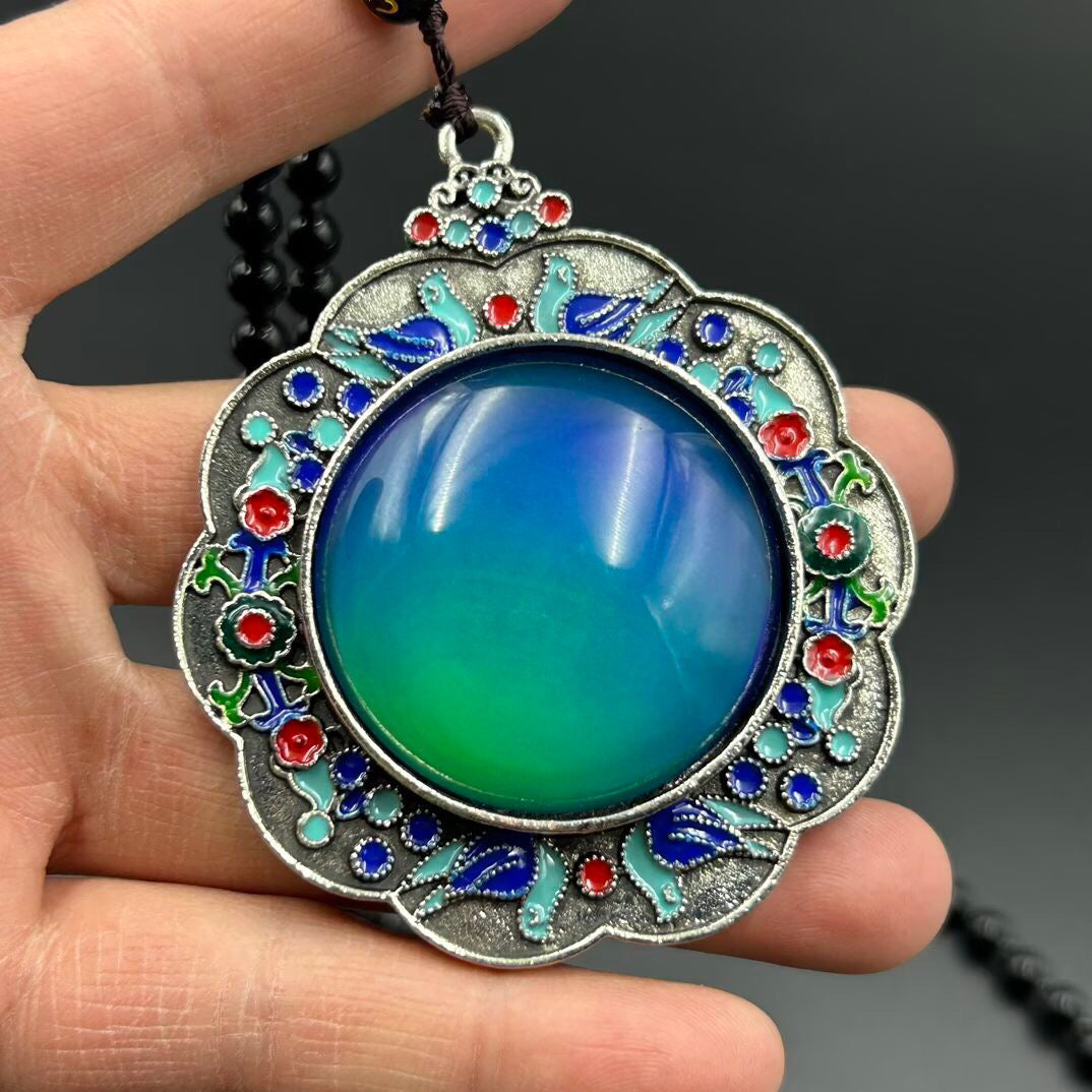 Chinese antique copper temperature sensitive color changing pendant