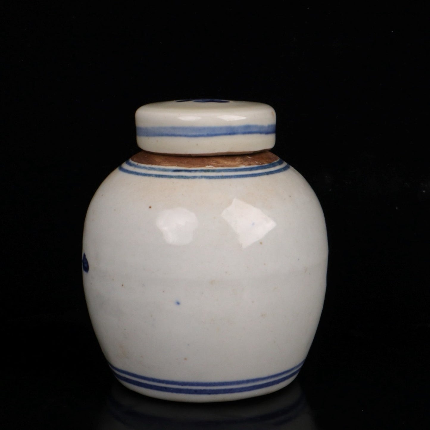 Blue and white flower and bird patterned small lid jar