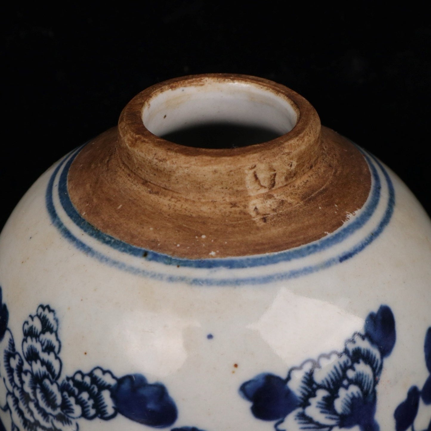 Blue and white flower and bird patterned small lid jar