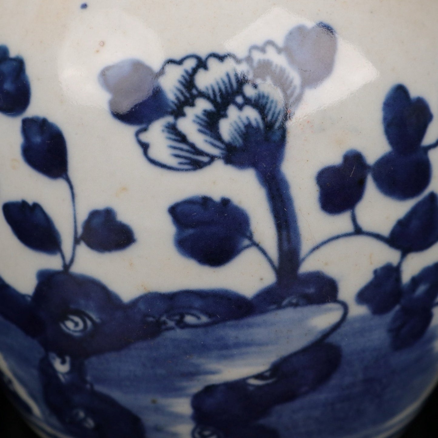 Blue and white flower and bird patterned small lid jar