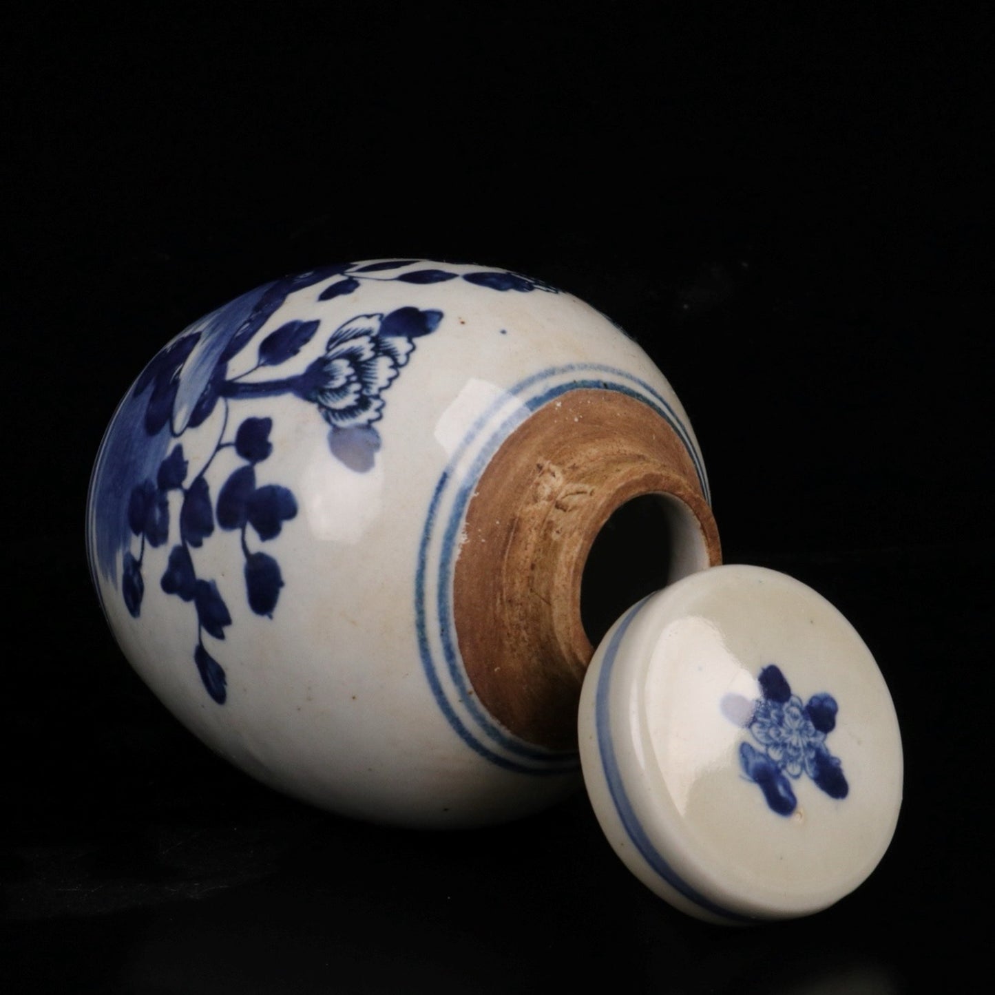 Blue and white flower and bird patterned small lid jar