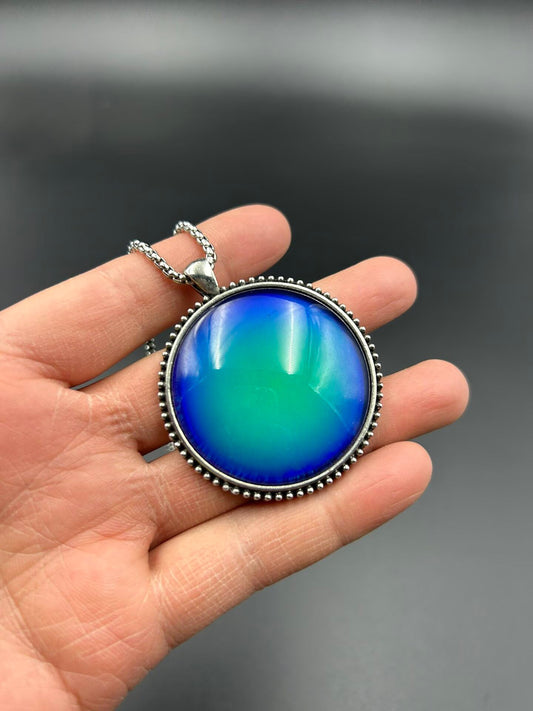 Chinese antique copper temperature sensitive color changing pendant