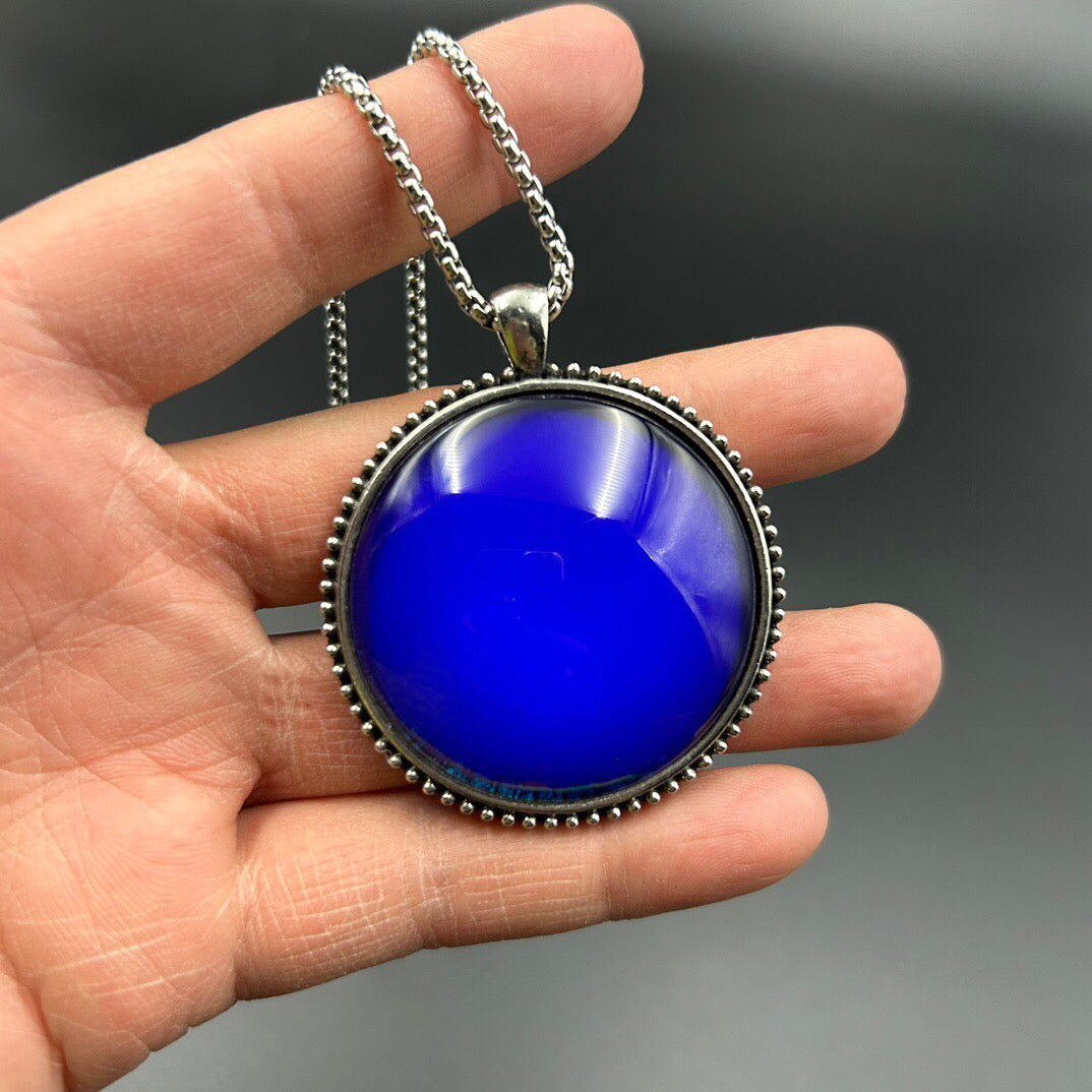 Chinese antique copper temperature sensitive color changing pendant