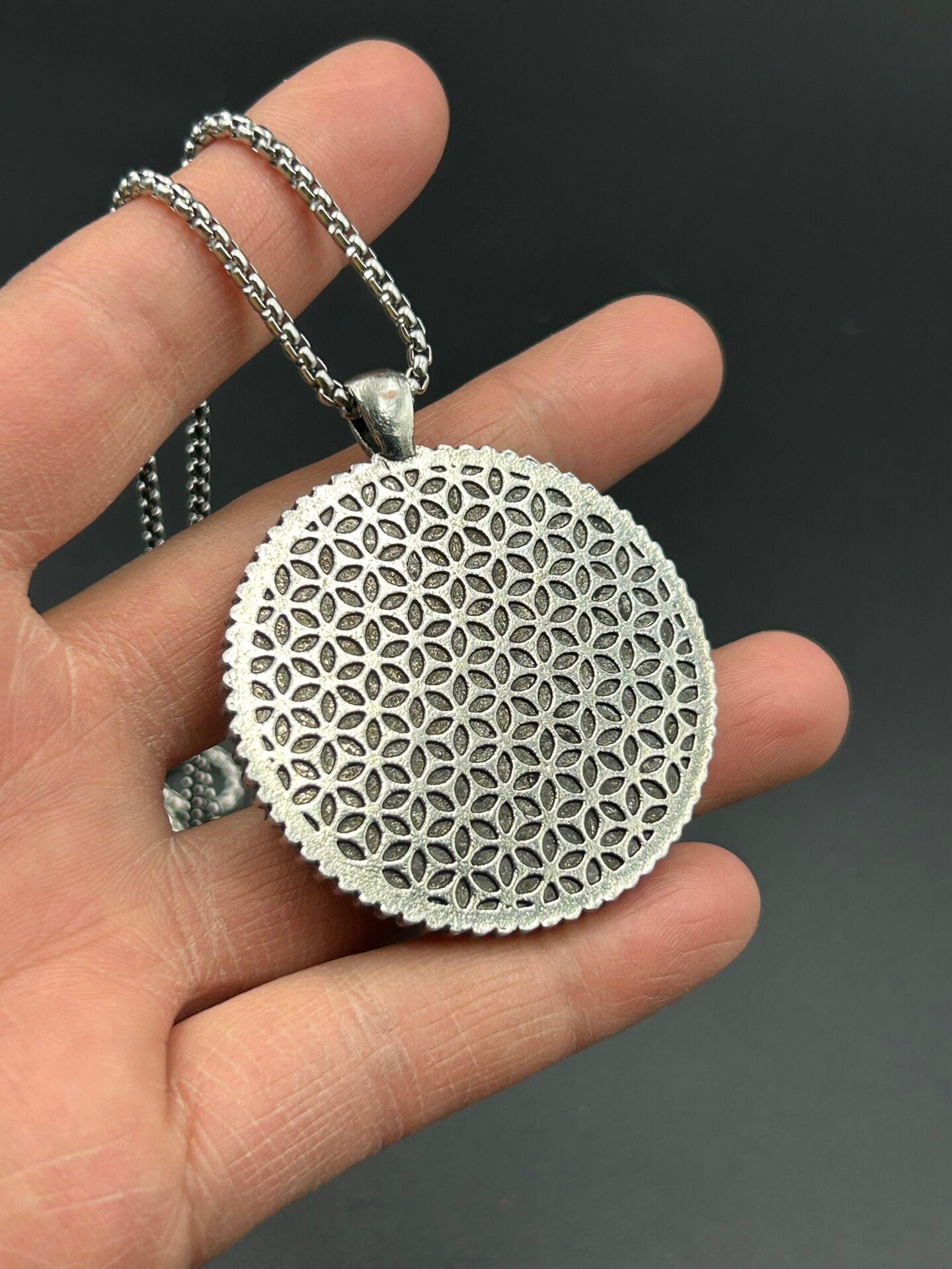 Chinese antique copper temperature sensitive color changing pendant