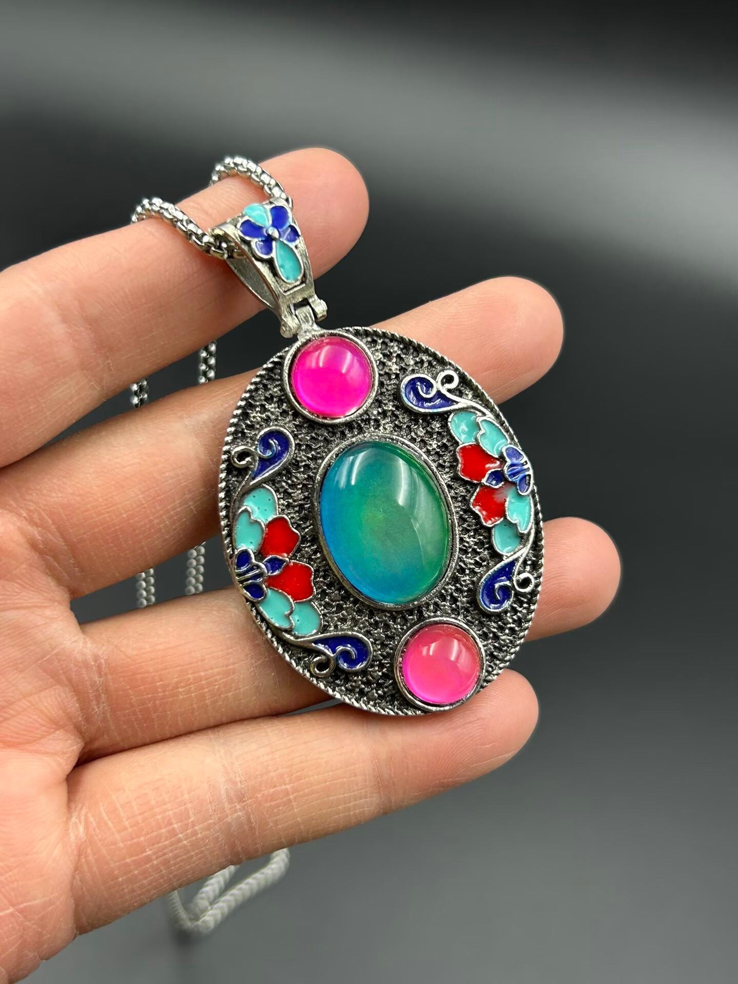 Chinese antique bronze cloisonn é temperature sensitive color changing pendant