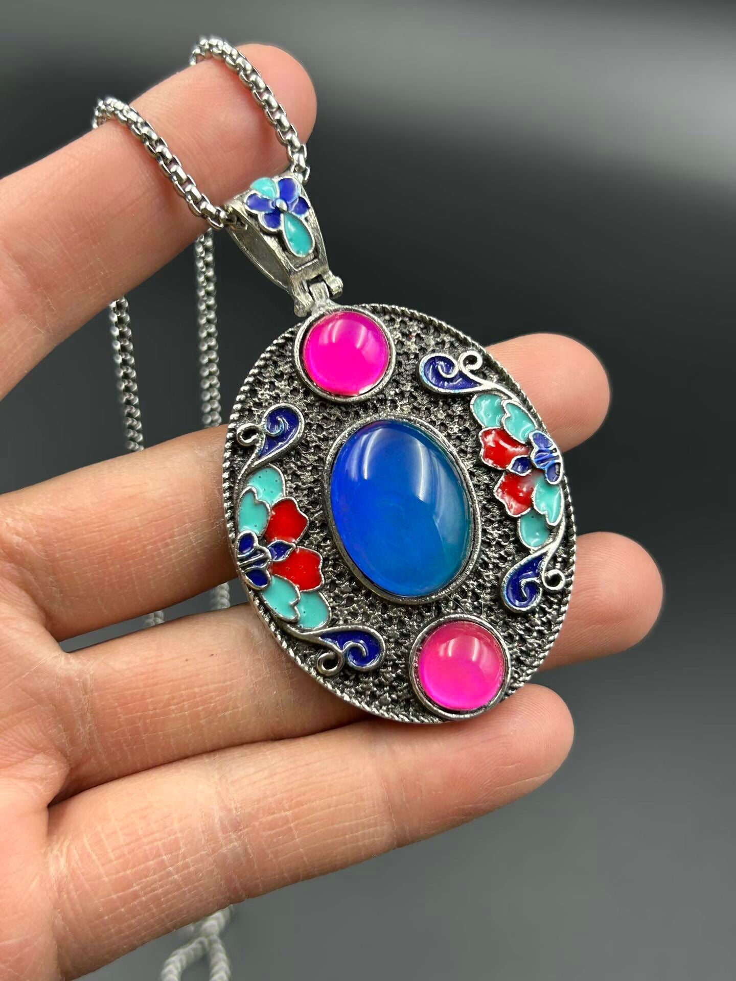 Chinese antique bronze cloisonn é temperature sensitive color changing pendant