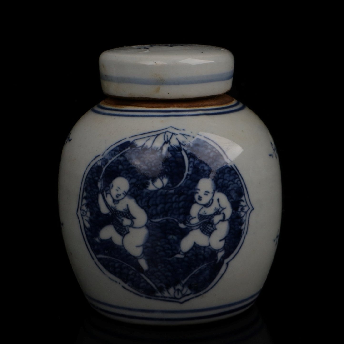 Blue and white twin noble son patterned small lid jar