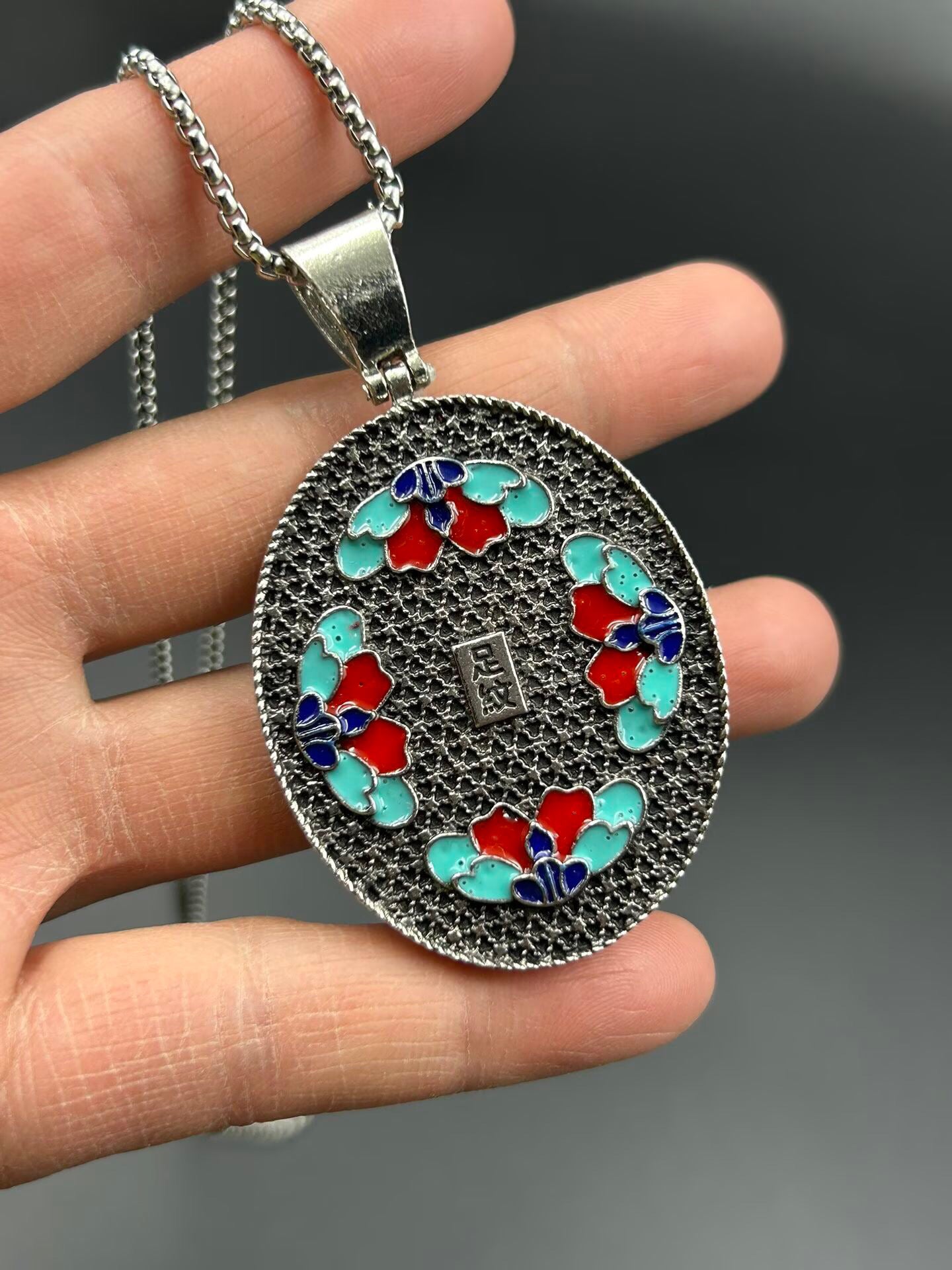 Chinese antique bronze cloisonn é temperature sensitive color changing pendant