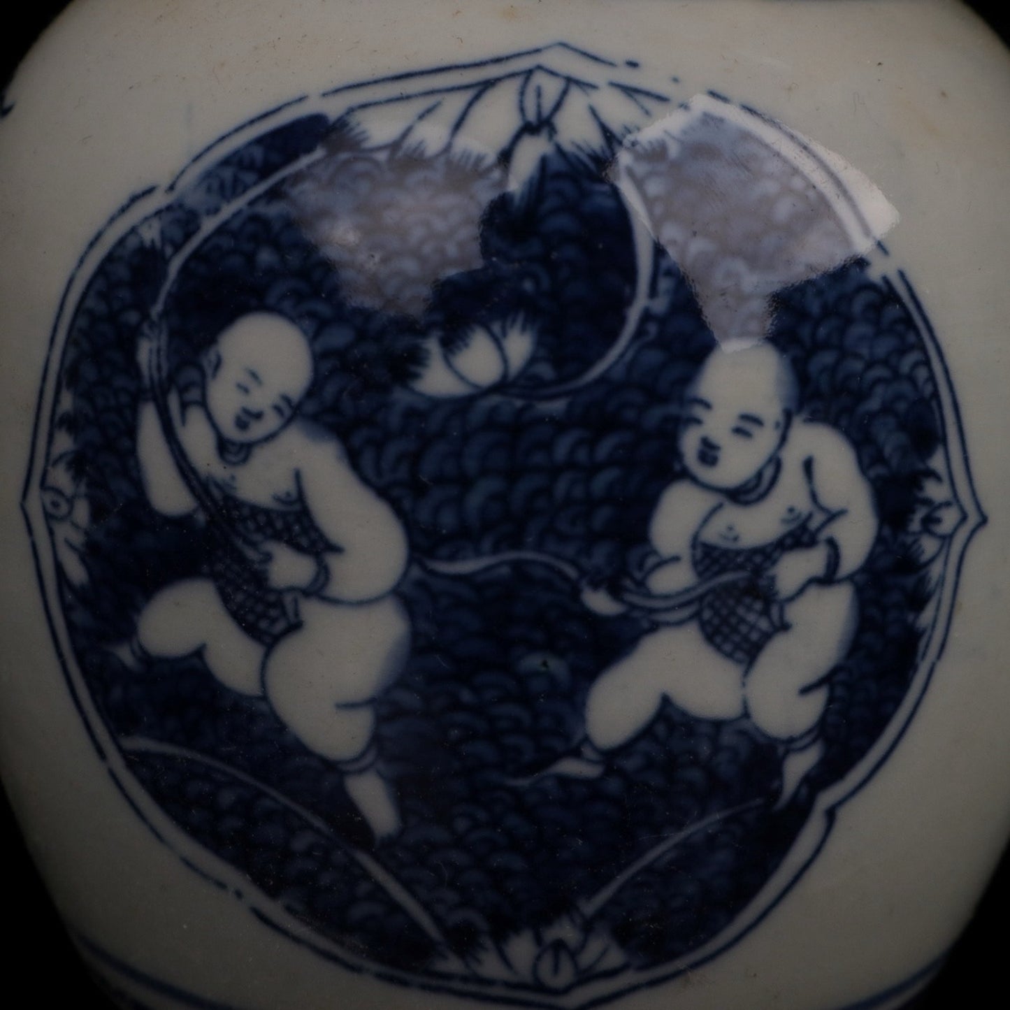 Blue and white twin noble son patterned small lid jar